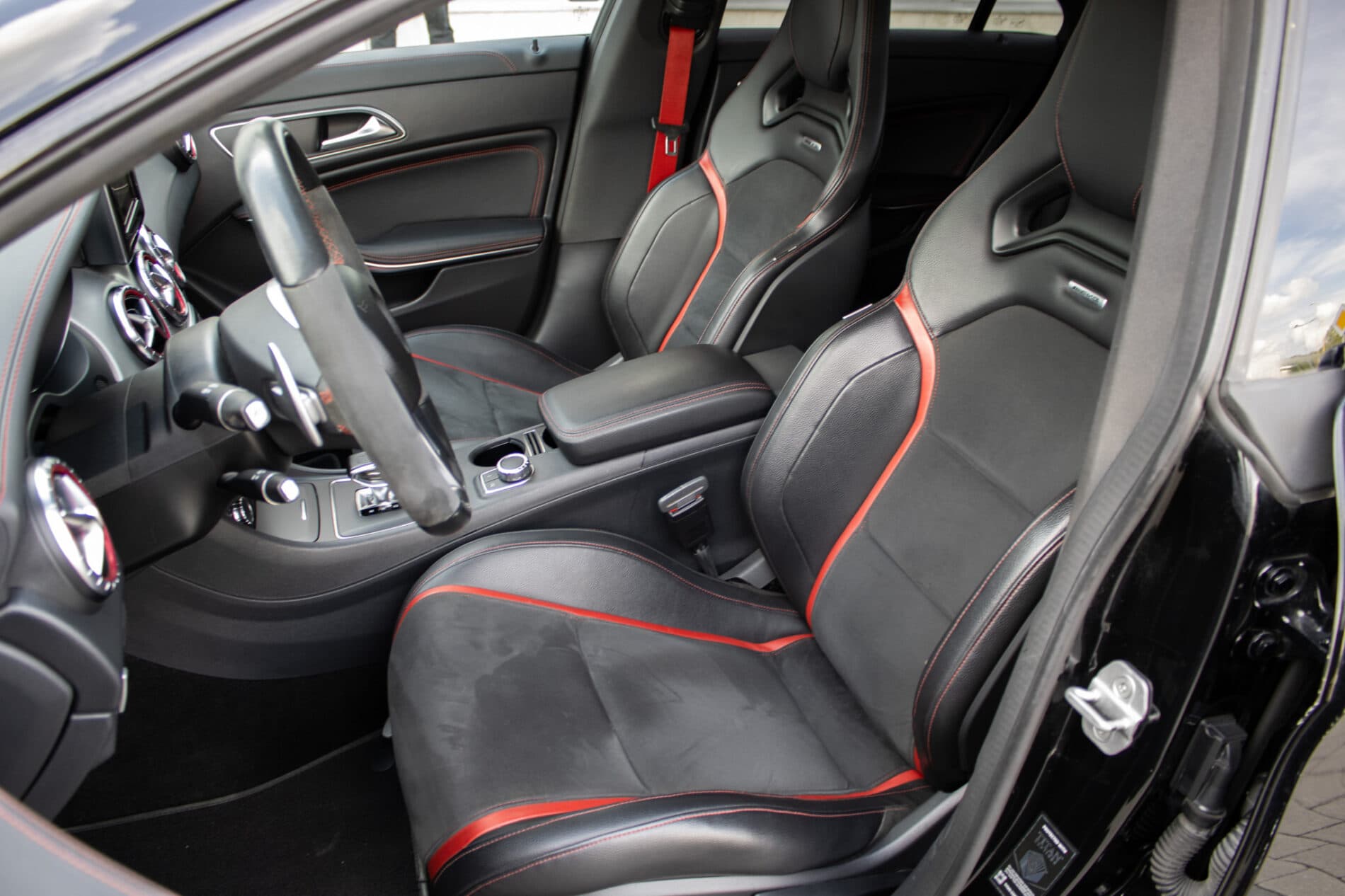 2014 Mercedes-Benz CLA 45 AMG, čierna kupé, 135 120 km