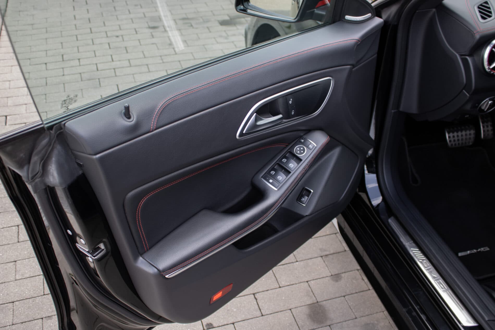 2014 Mercedes-Benz CLA 45 AMG, čierna kupé, 135 120 km