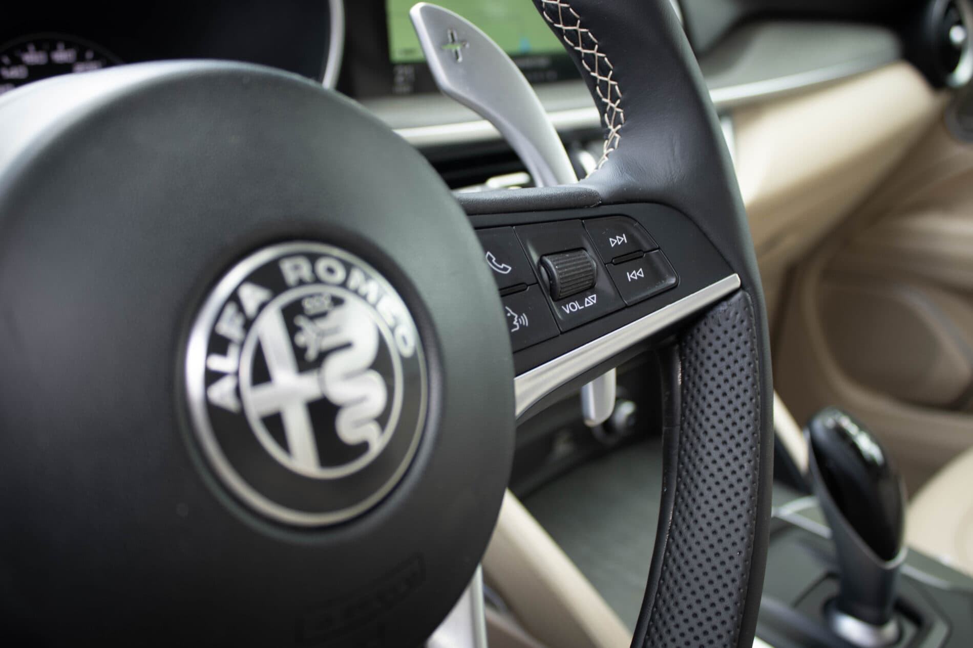 2018 Alfa Romeo Stelvio, čierna suv, 239 300 km