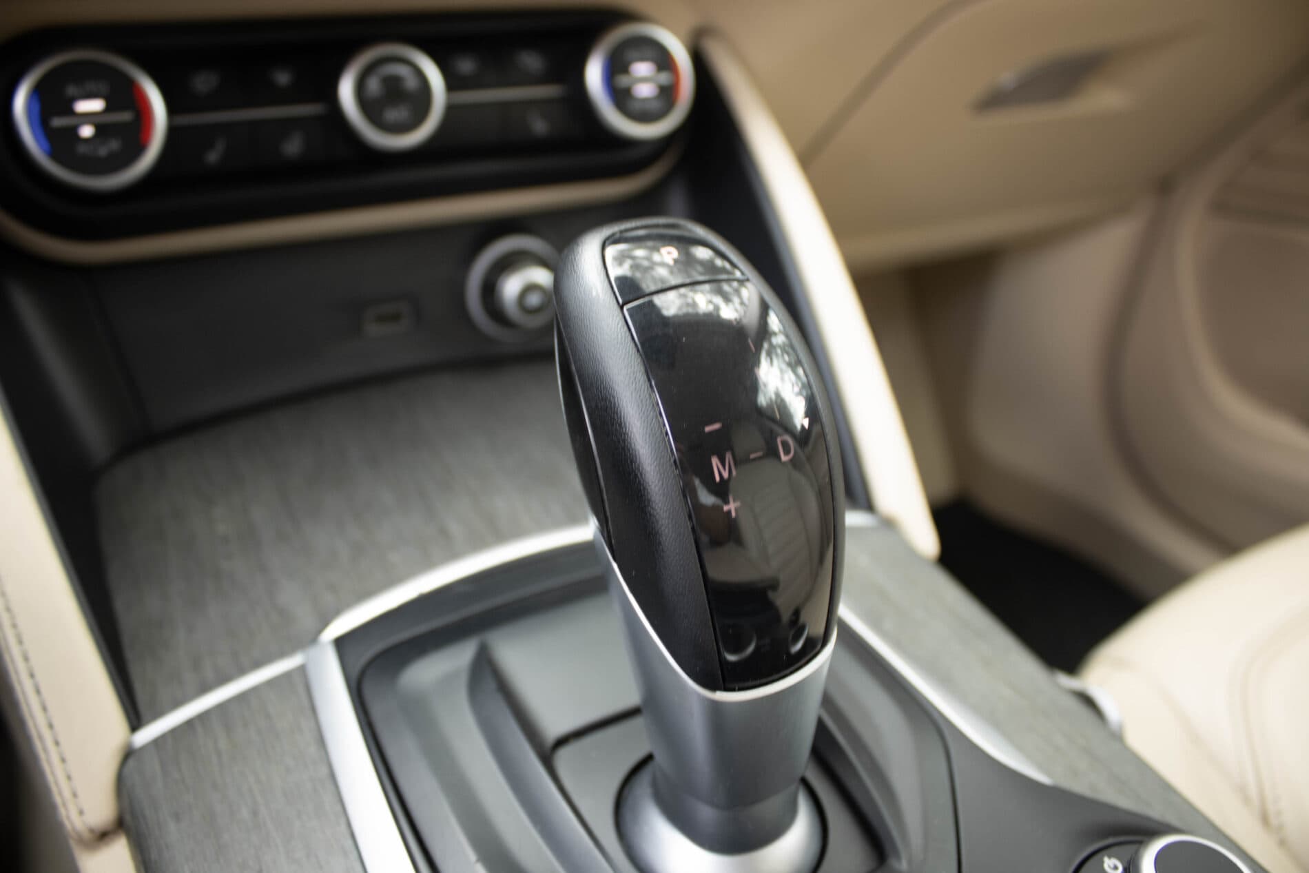 2018 Alfa Romeo Stelvio, čierna suv, 239 300 km
