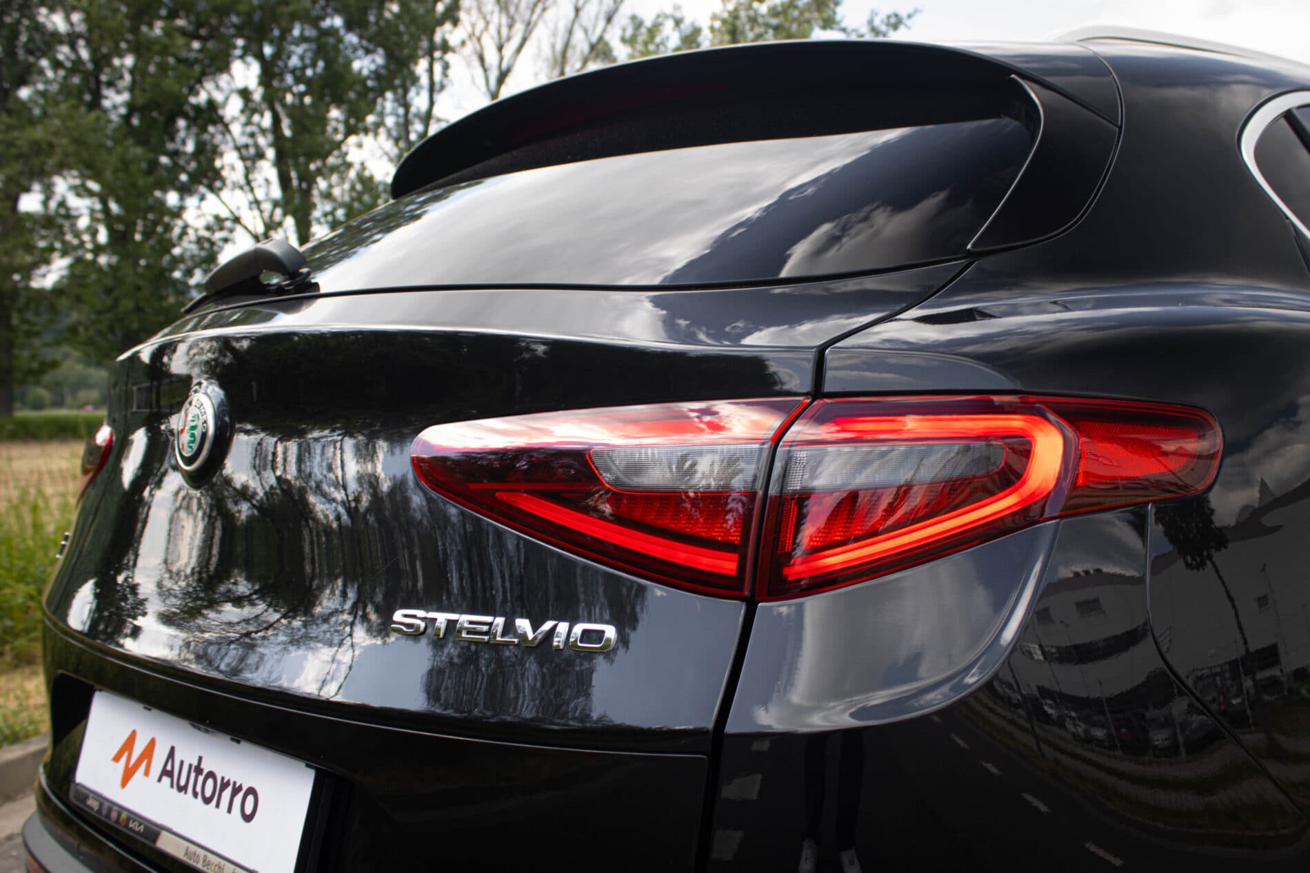 2018 Alfa Romeo Stelvio, čierna suv, 239 300 km