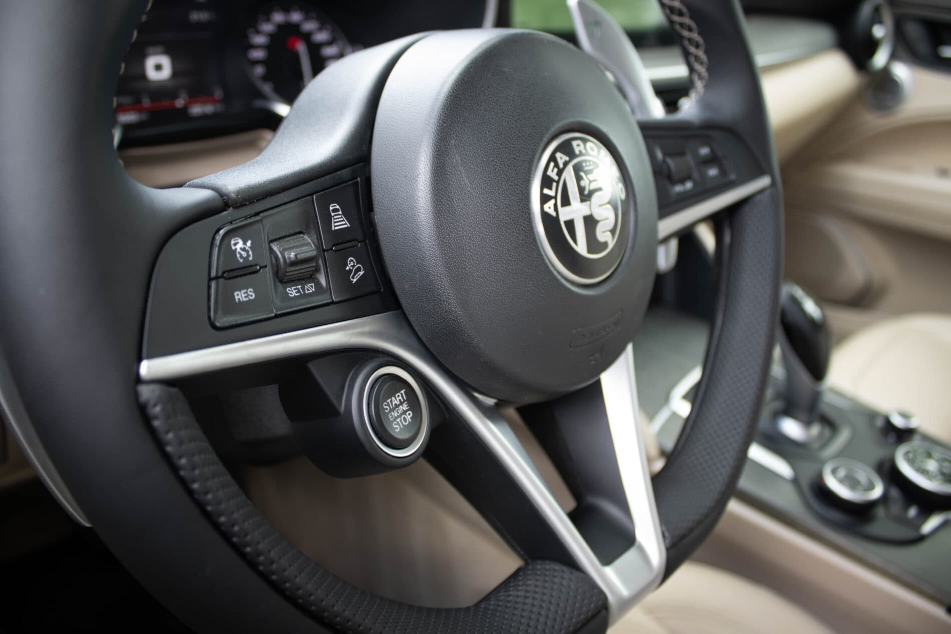2018 Alfa Romeo Stelvio, čierna suv, 239 300 km