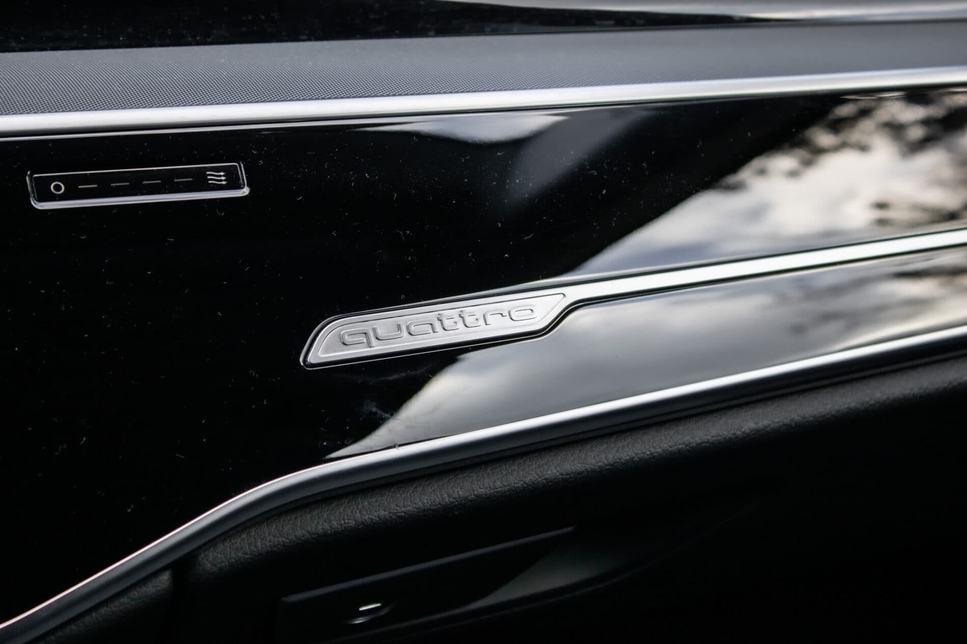 2023 AUDI A8, čierna sedan, 45 533 km