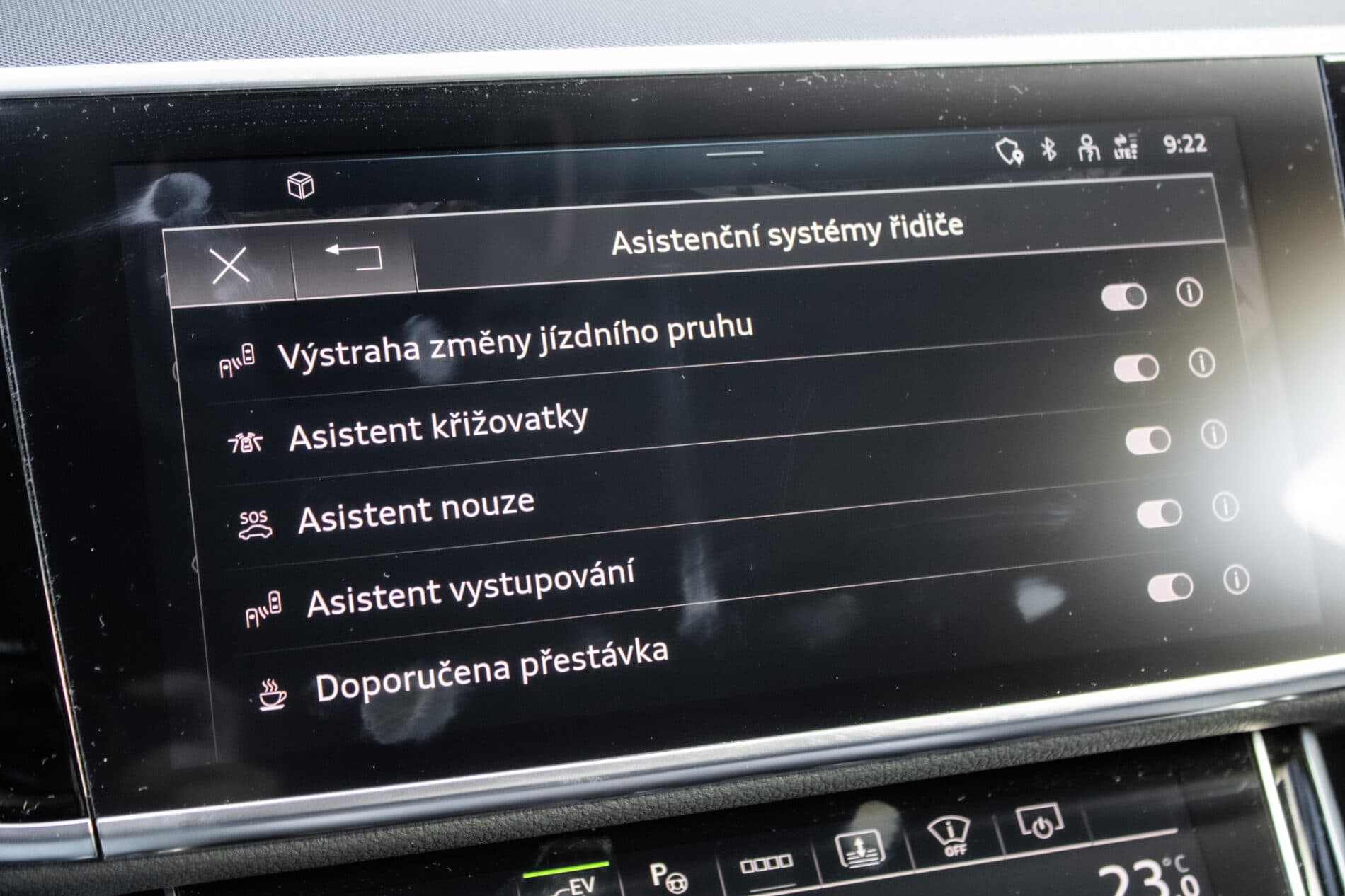 2023 AUDI A8, čierna sedan, 45 533 km