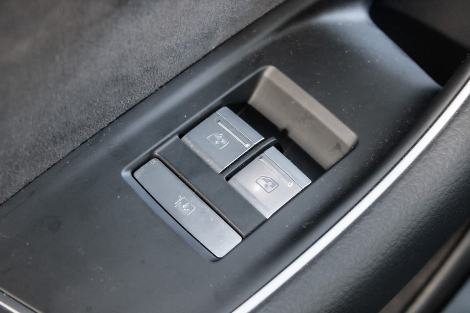 2023 AUDI A8, čierna sedan, 45 533 km