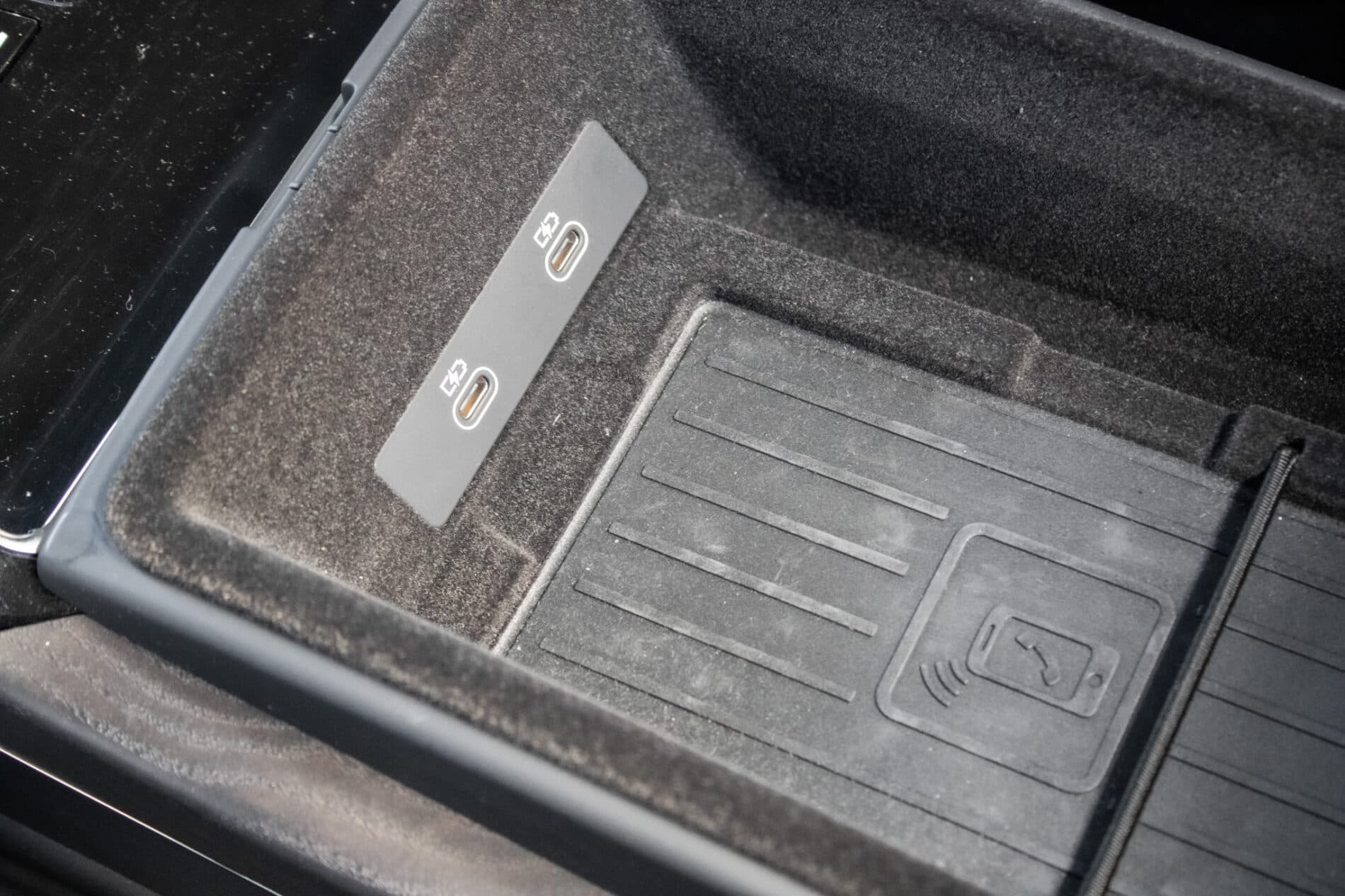 2023 AUDI A8, čierna sedan, 45 533 km