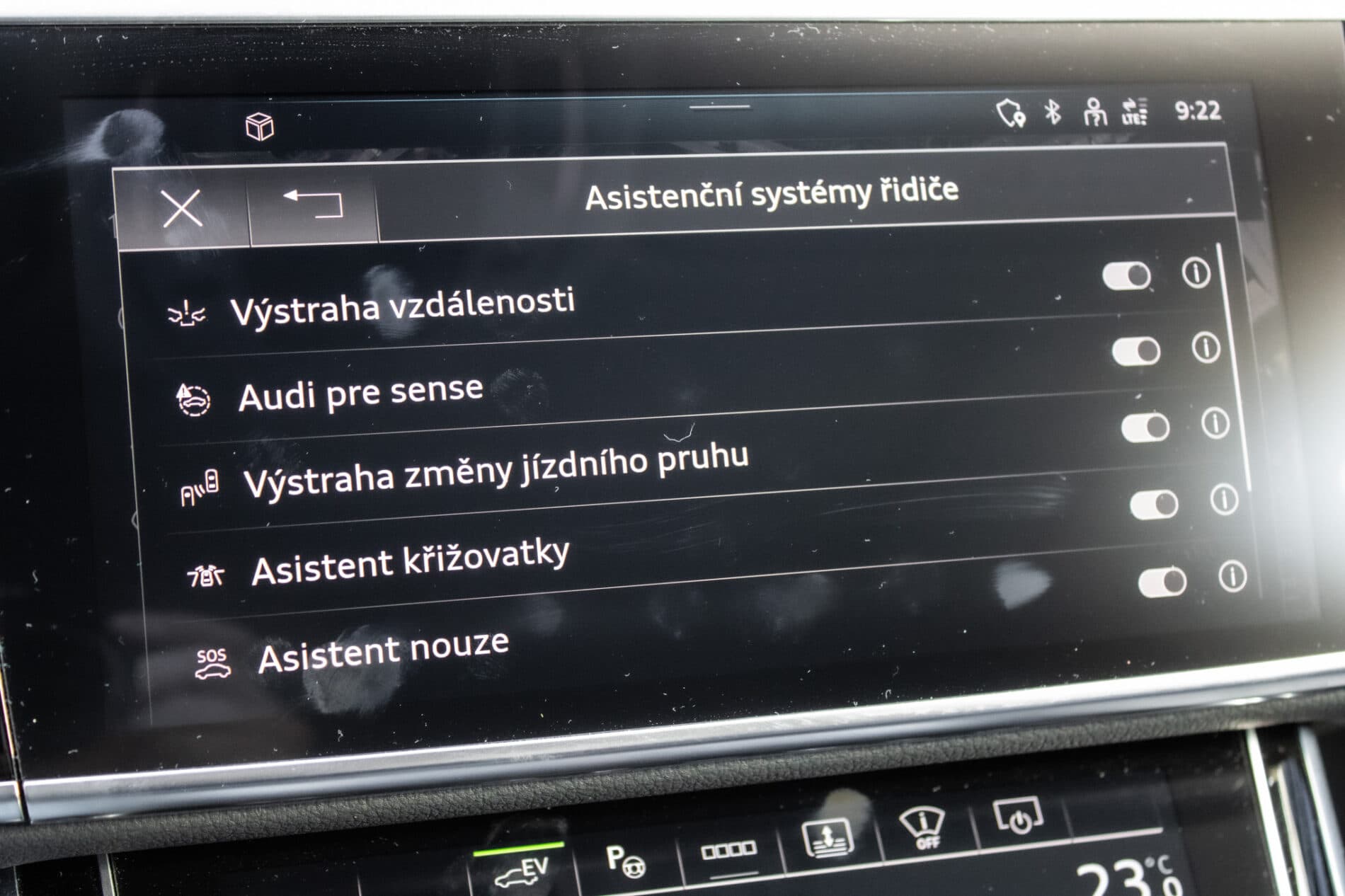 2023 AUDI A8, čierna sedan, 45 533 km
