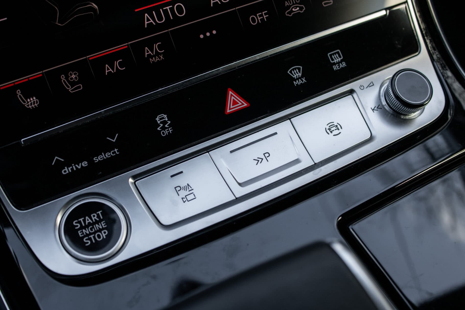 2023 AUDI A8, čierna sedan, 45 533 km