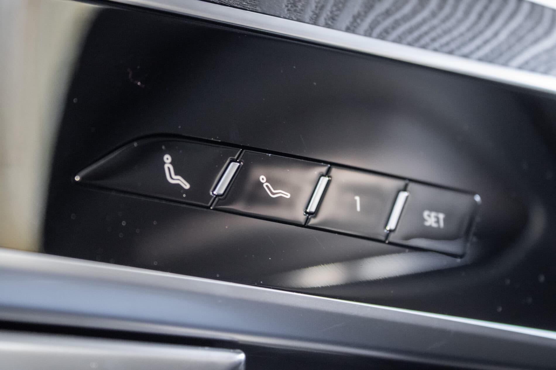 2023 AUDI A8, čierna sedan, 45 533 km