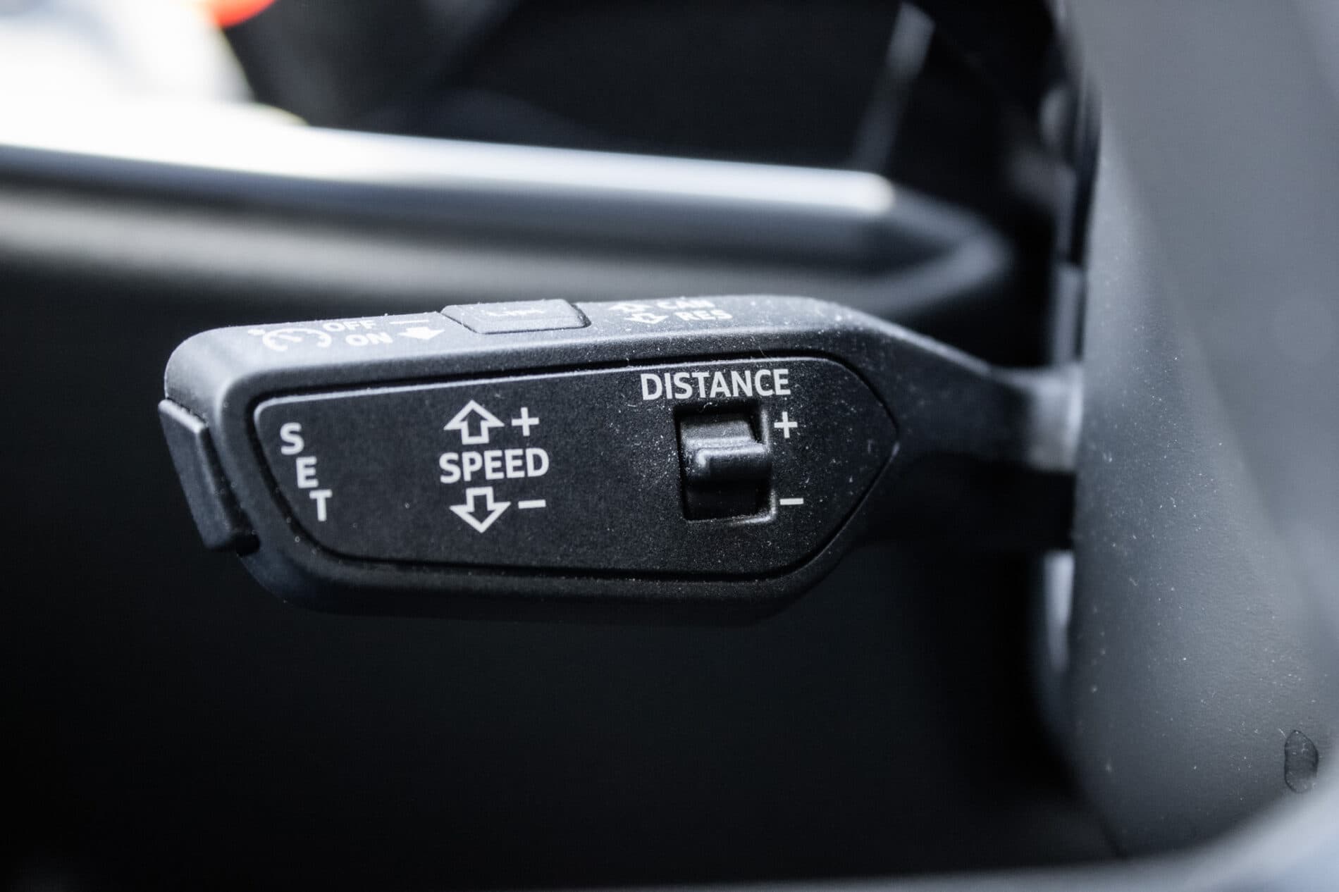 2023 AUDI A8, čierna sedan, 45 533 km