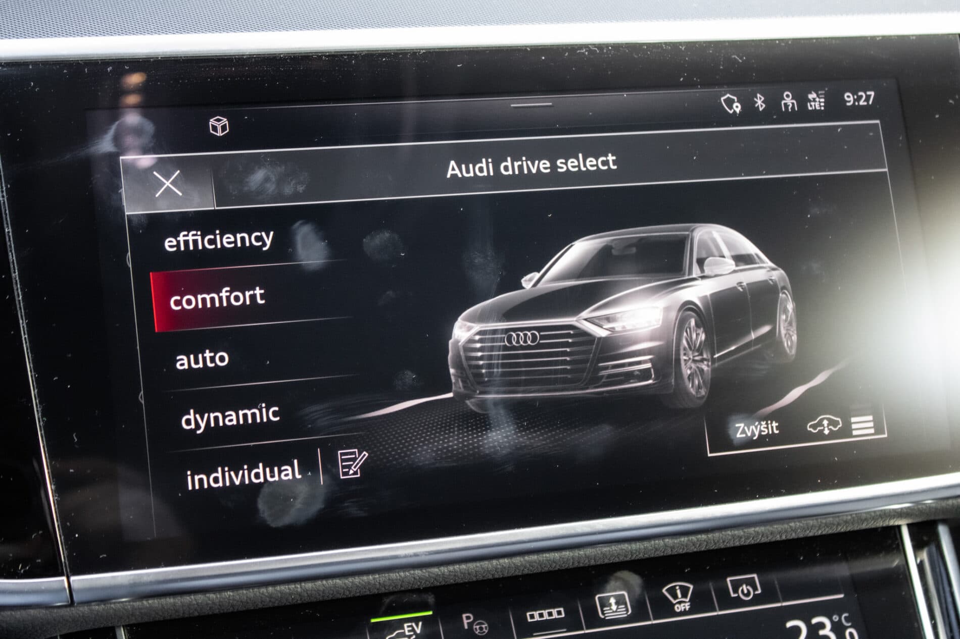 2023 AUDI A8, čierna sedan, 45 533 km