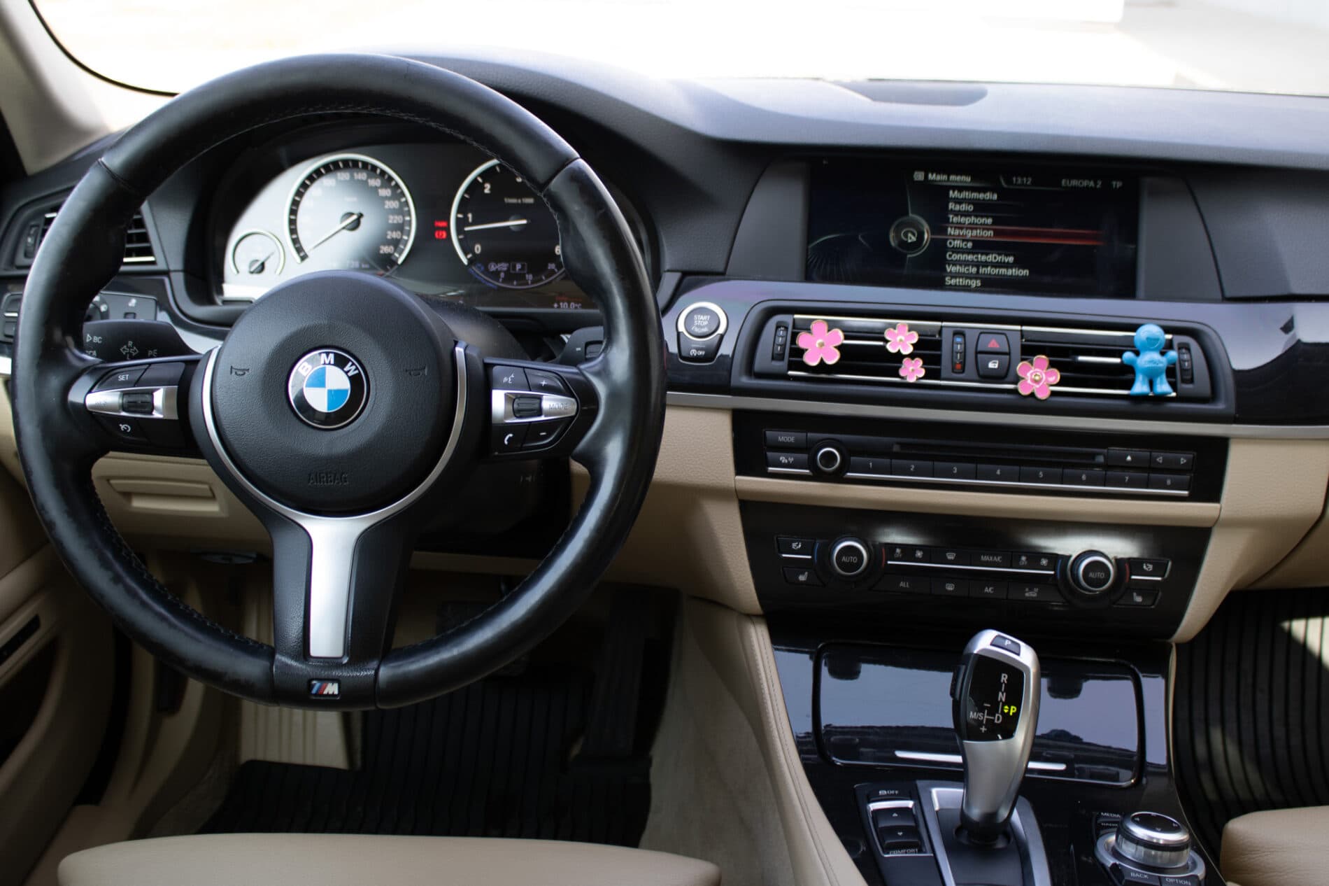 2013 BMW 530d, čierna sedan, 303 000 km