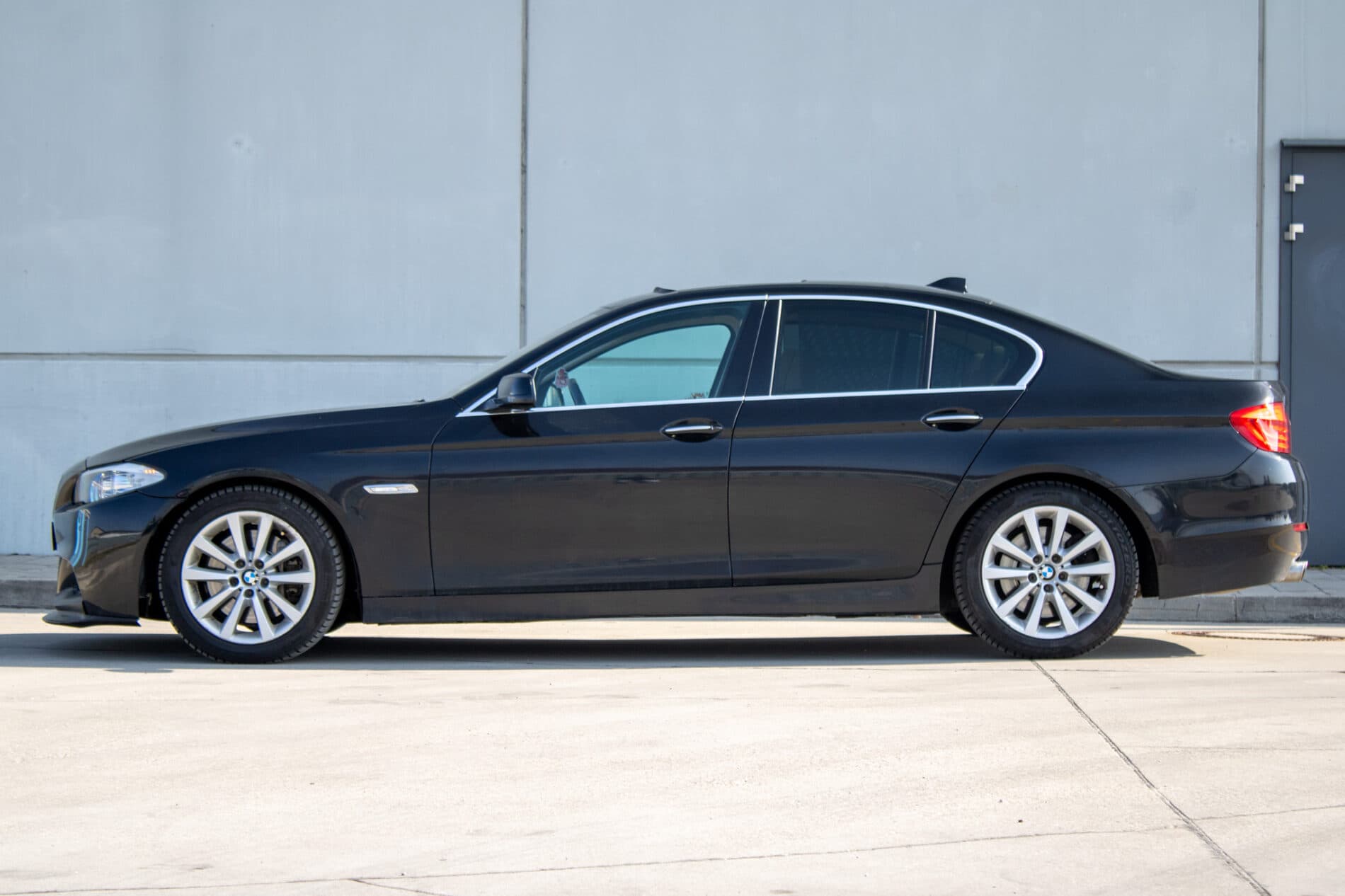 2013 BMW 530d, čierna sedan, 303 000 km