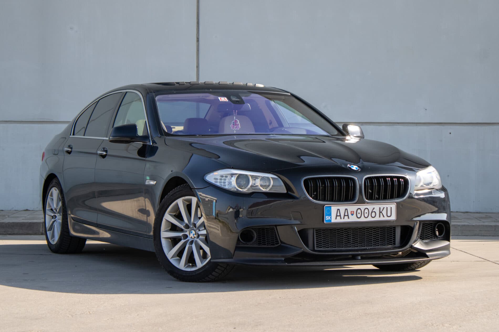2013 BMW 530d, čierna sedan, 303 000 km