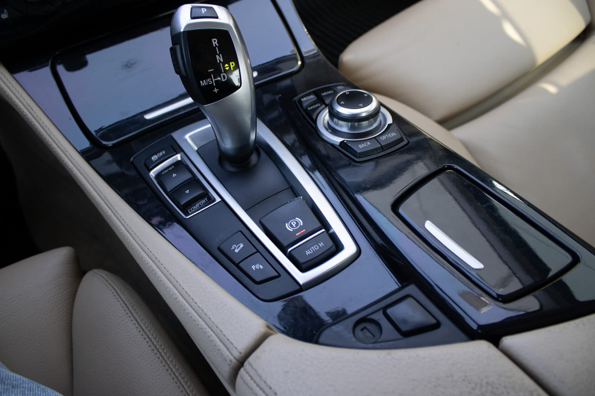 2013 BMW 530d, čierna sedan, 303 000 km