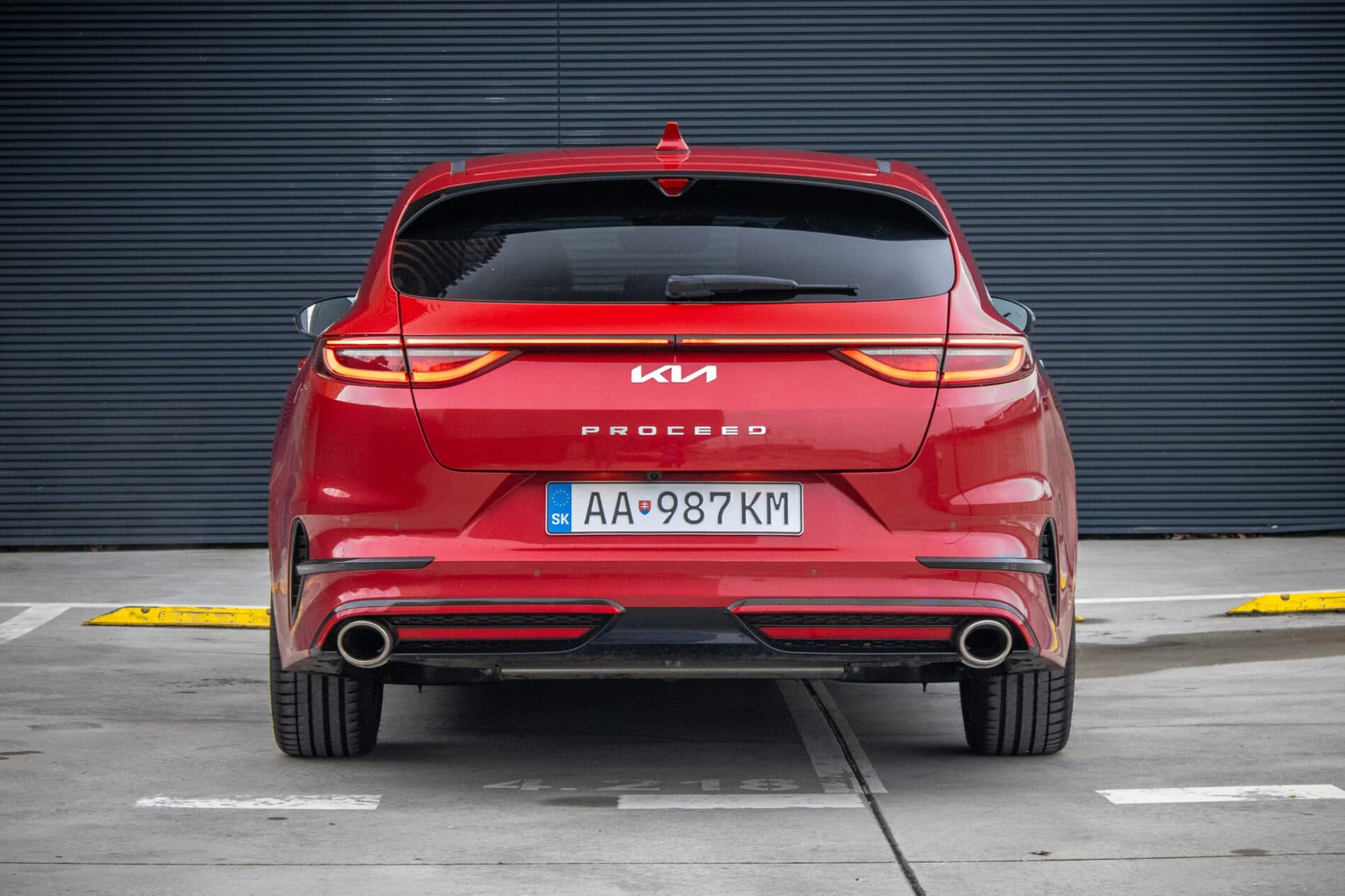 2024 Kia ProCeed GT, červená kombi, 13 654 km