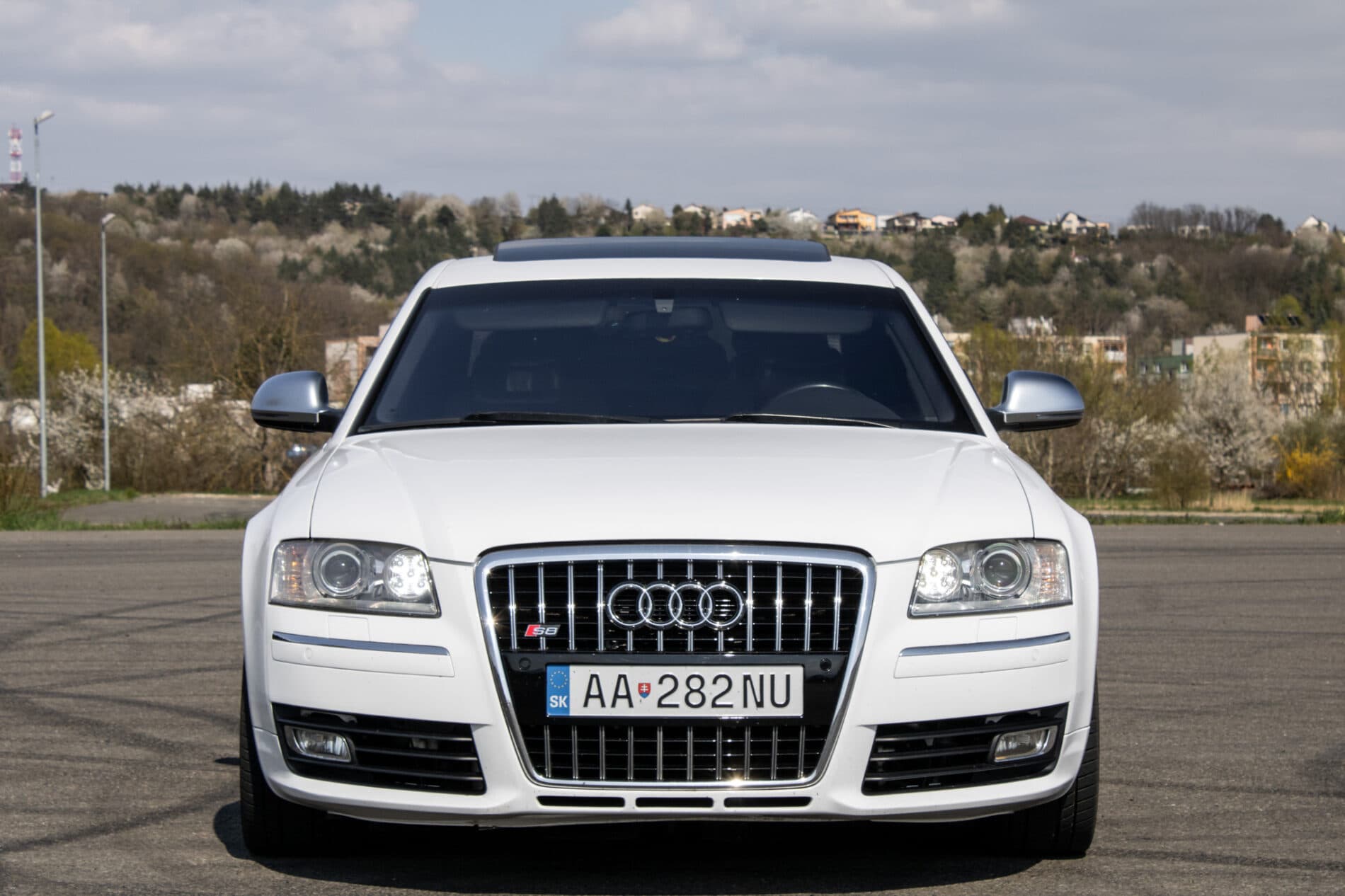 2008 AUDI S8, biela sedan, 246 825 km