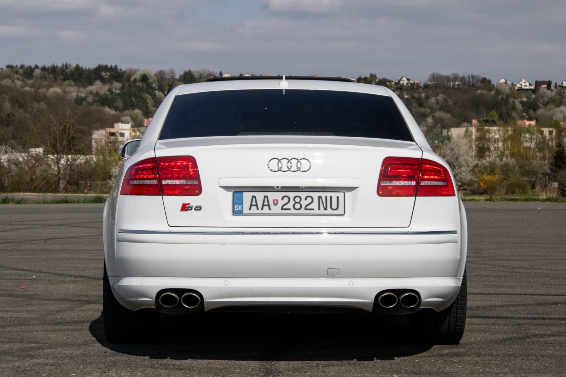 2008 AUDI S8, biela sedan, 246 825 km