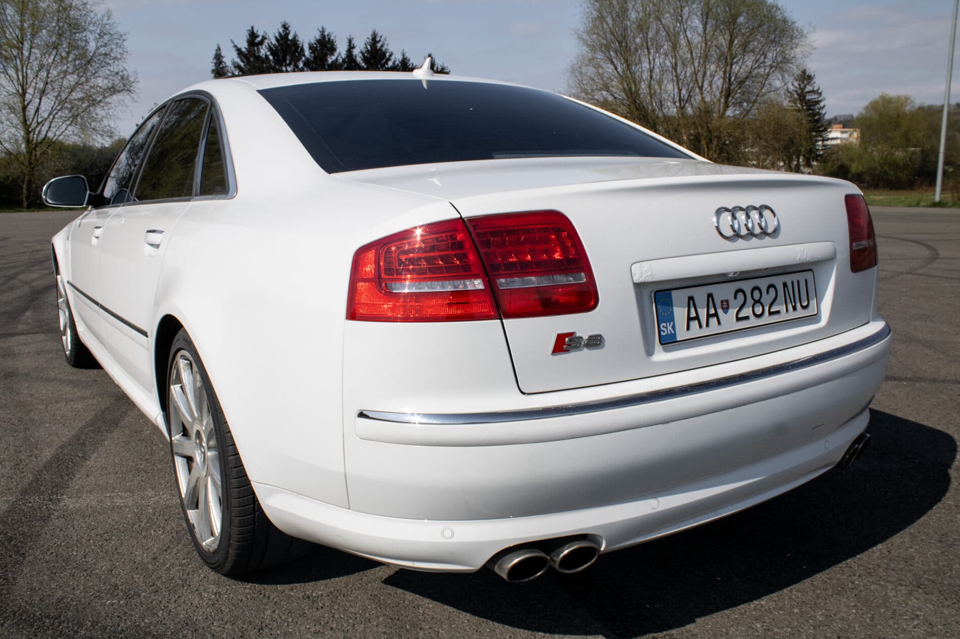 2008 AUDI S8, biela sedan, 246 825 km