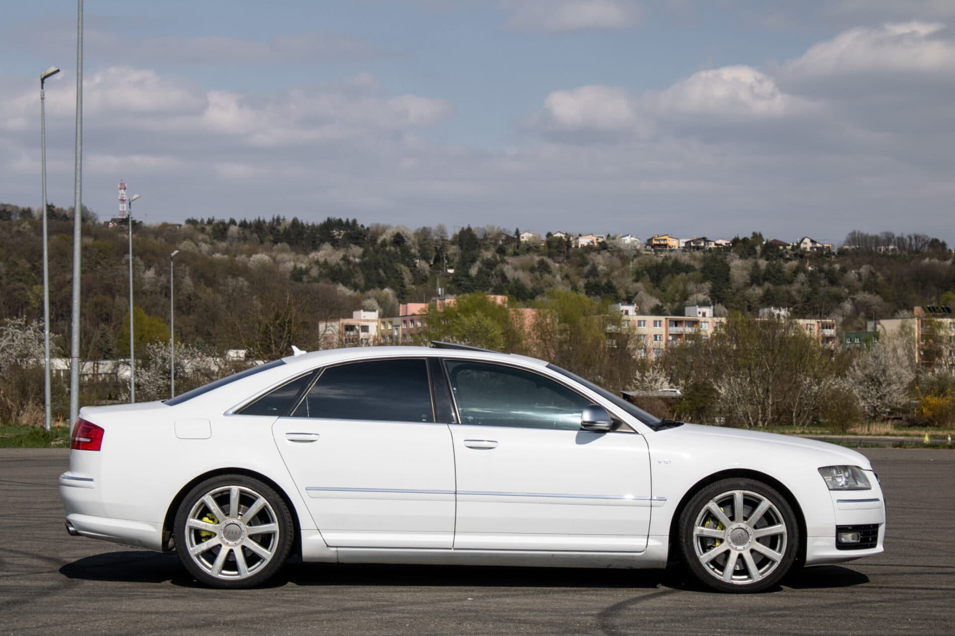 2008 AUDI S8, biela sedan, 246 825 km