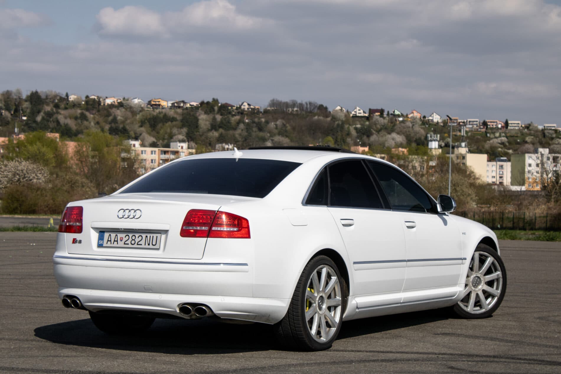 2008 AUDI S8, biela sedan, 246 825 km