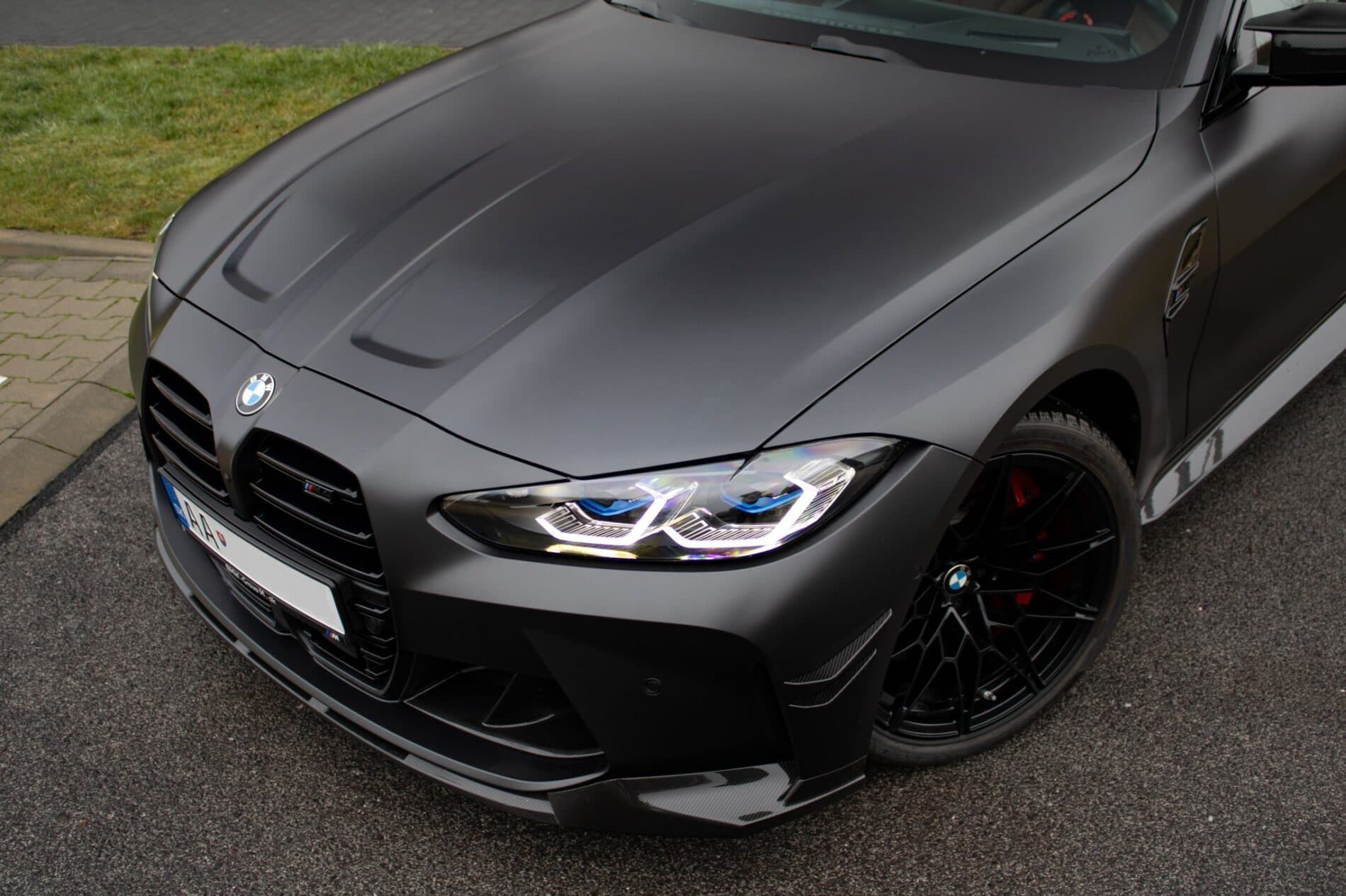 2023 BMW M4, sivá kupé, 9 194 km