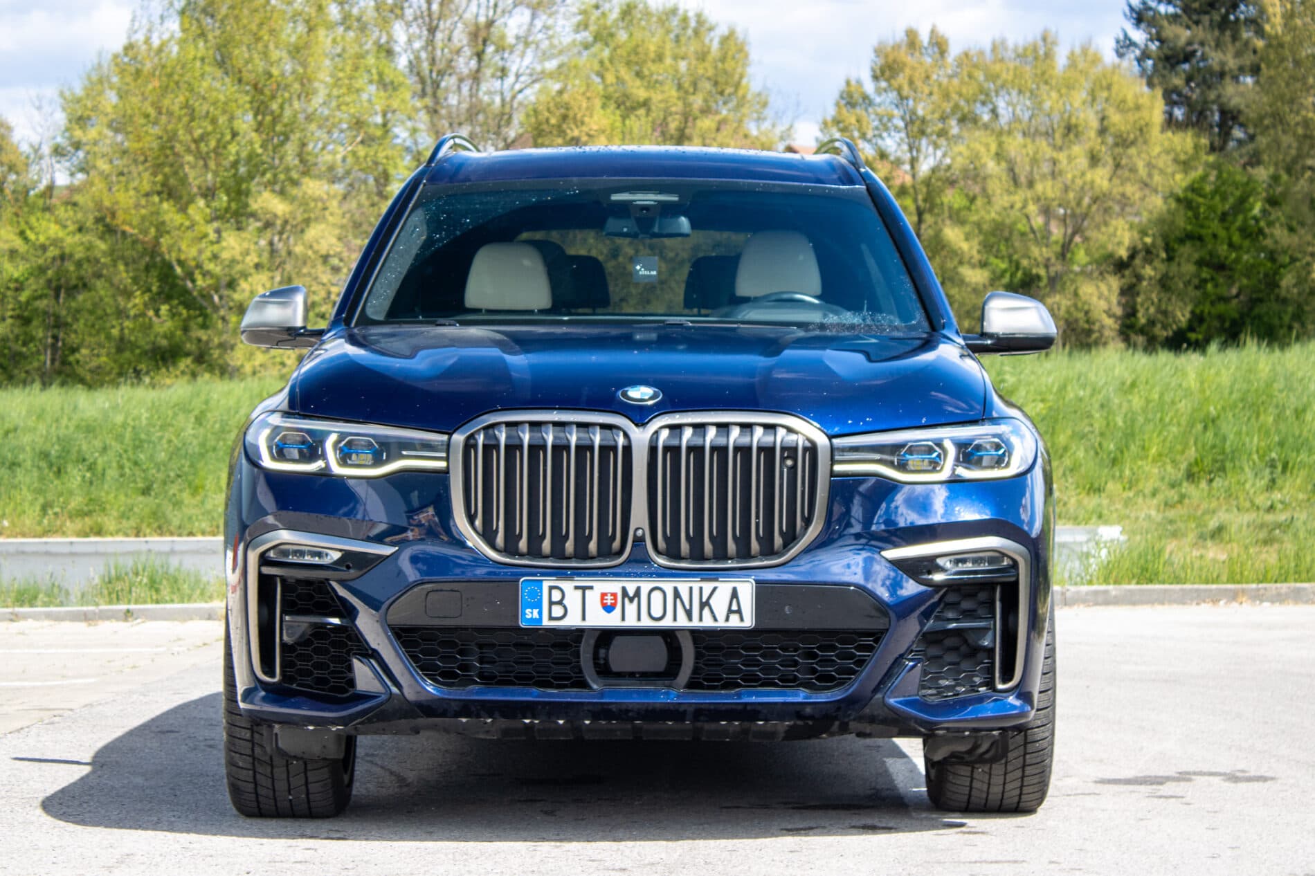 2021 BMW X7 M50i, modrá suv, 154 649 km
