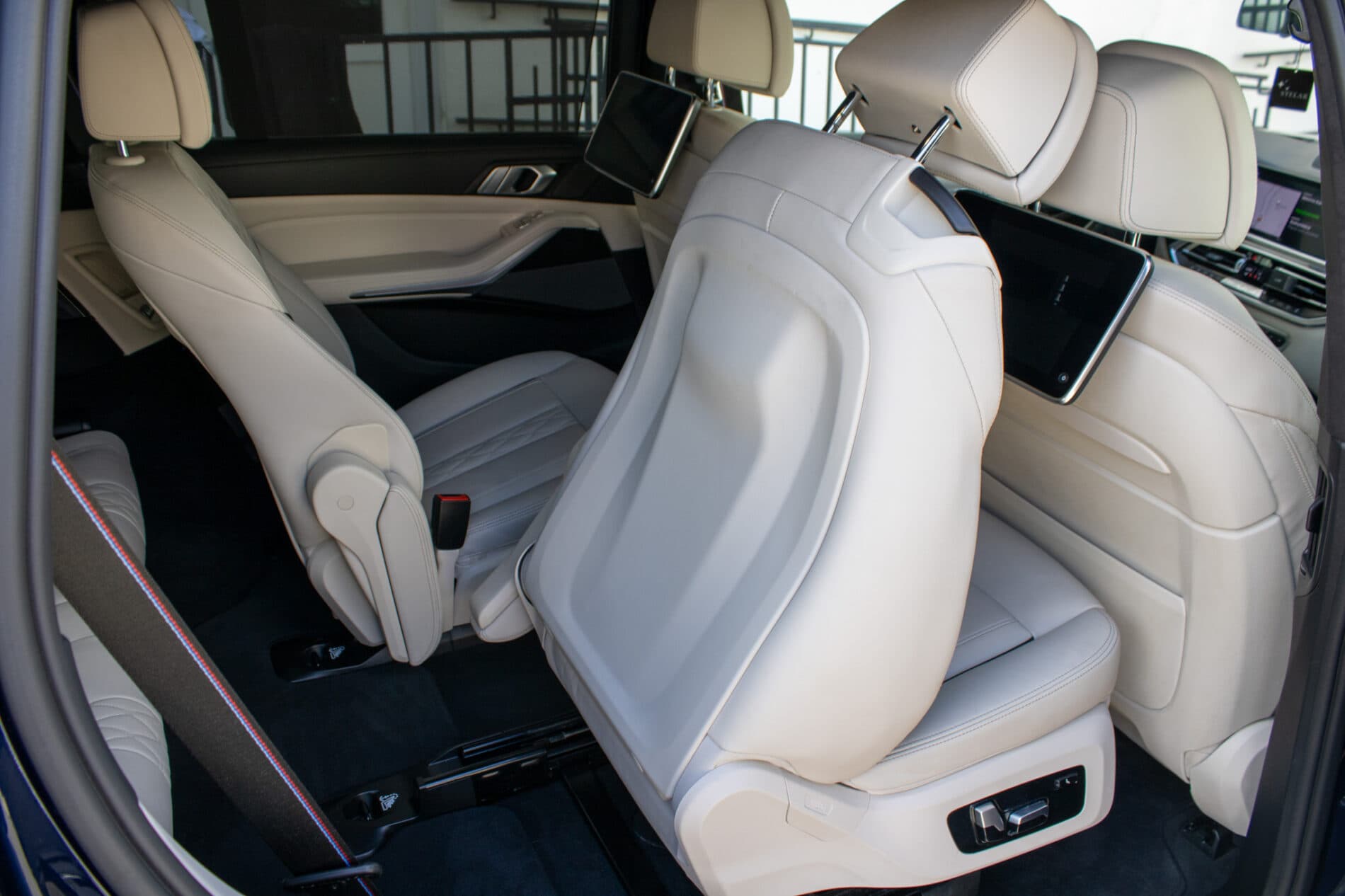 2021 BMW X7 M50i, modrá suv, 154 649 km