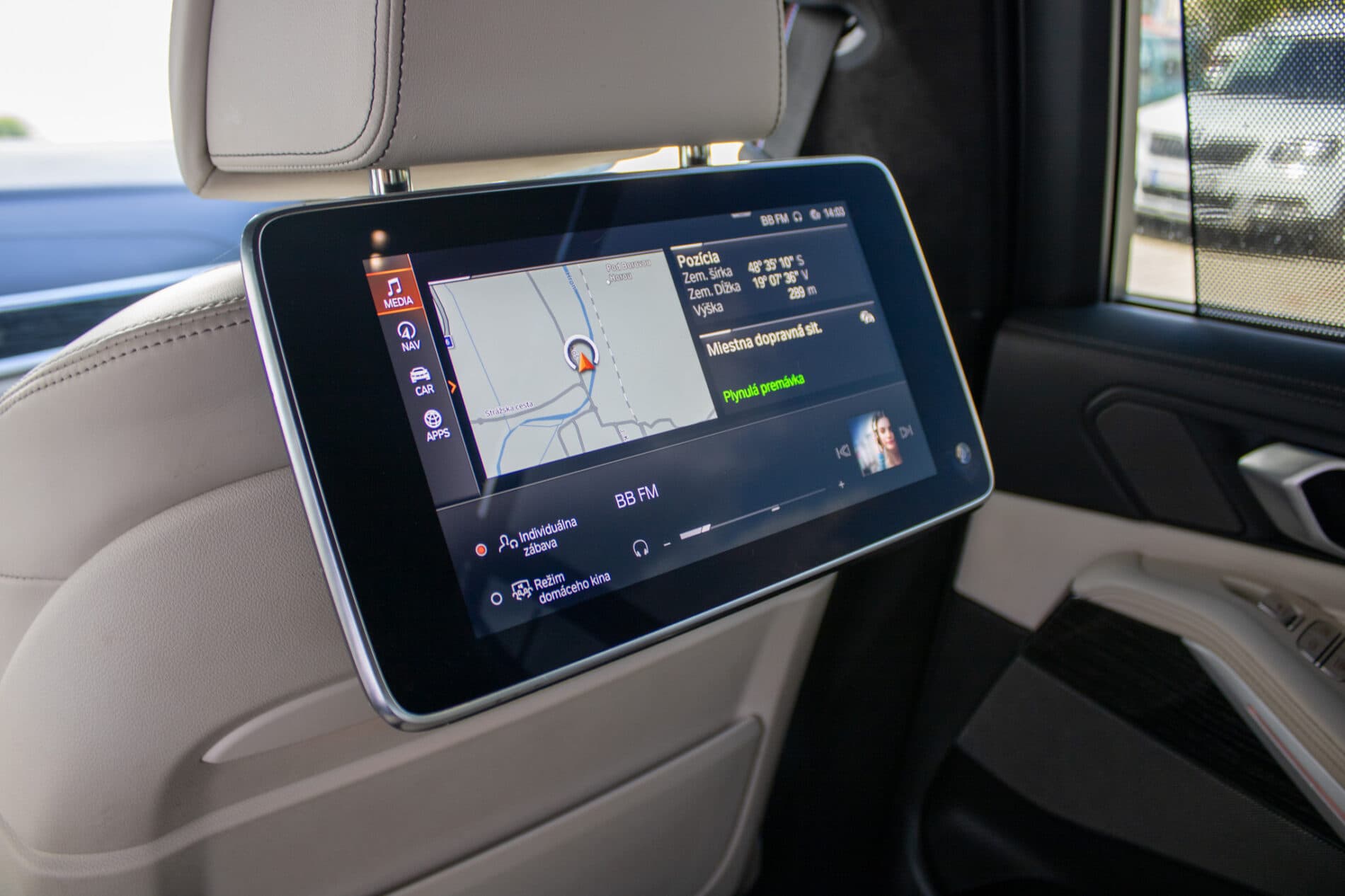 2021 BMW X7 M50i, modrá suv, 154 649 km