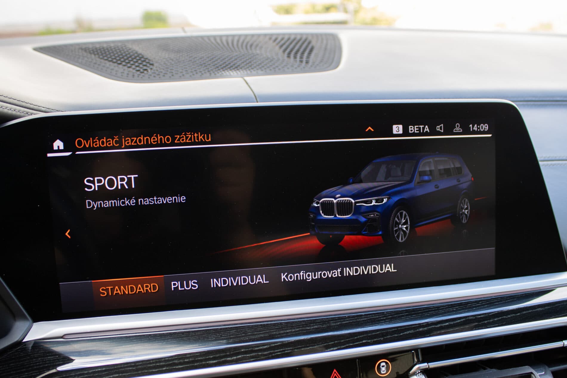 2021 BMW X7 M50i, modrá suv, 154 649 km