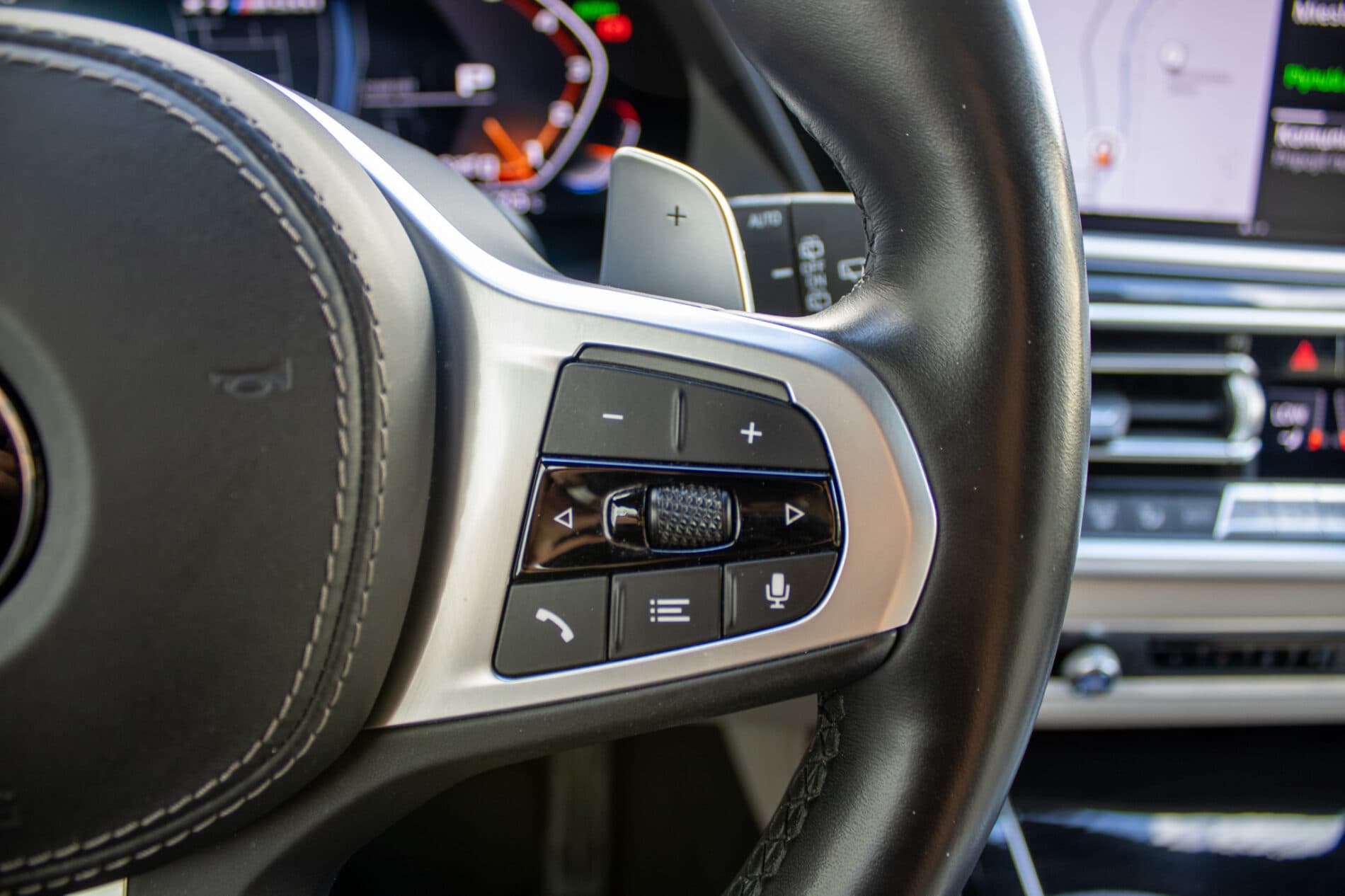 2021 BMW X7 M50i, modrá suv, 154 649 km