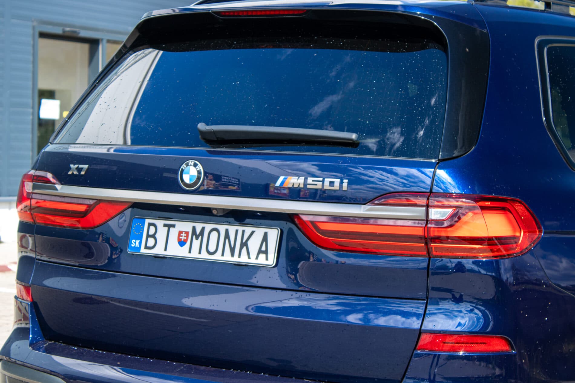 2021 BMW X7 M50i, modrá suv, 154 649 km