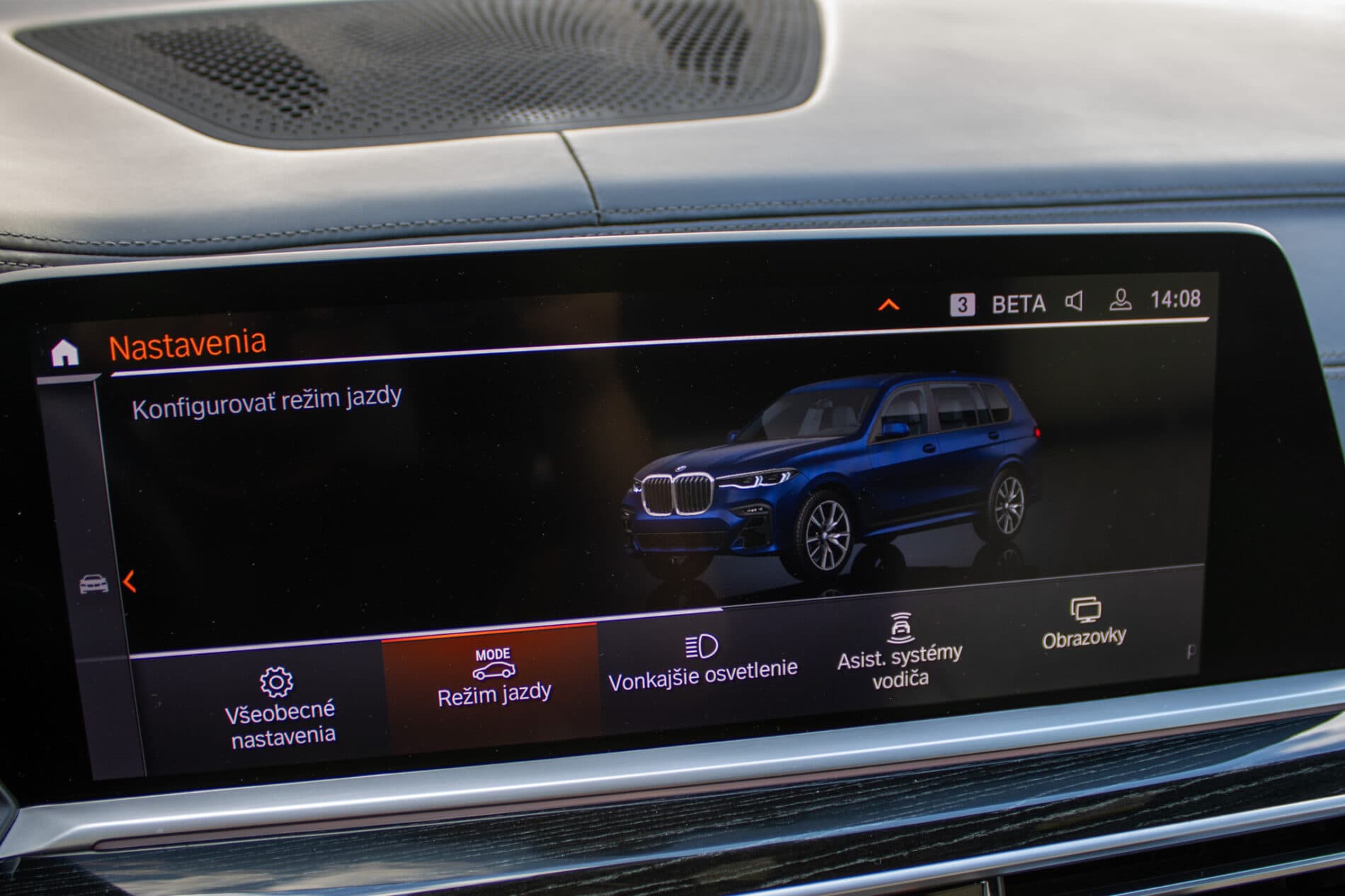 2021 BMW X7 M50i, modrá suv, 154 649 km