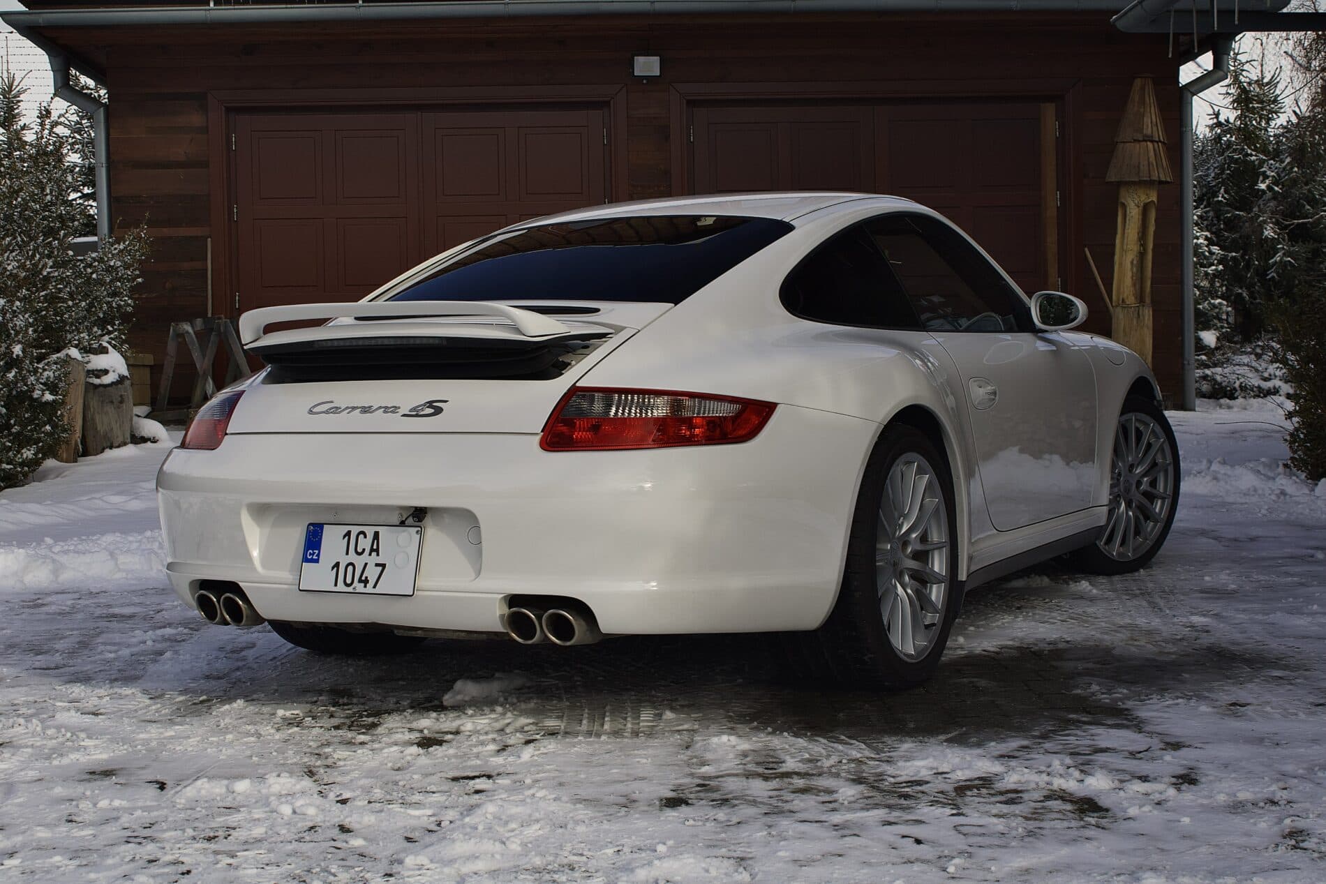 2008 Porsche 997 Carrera S, biela kupé, 83 929 km