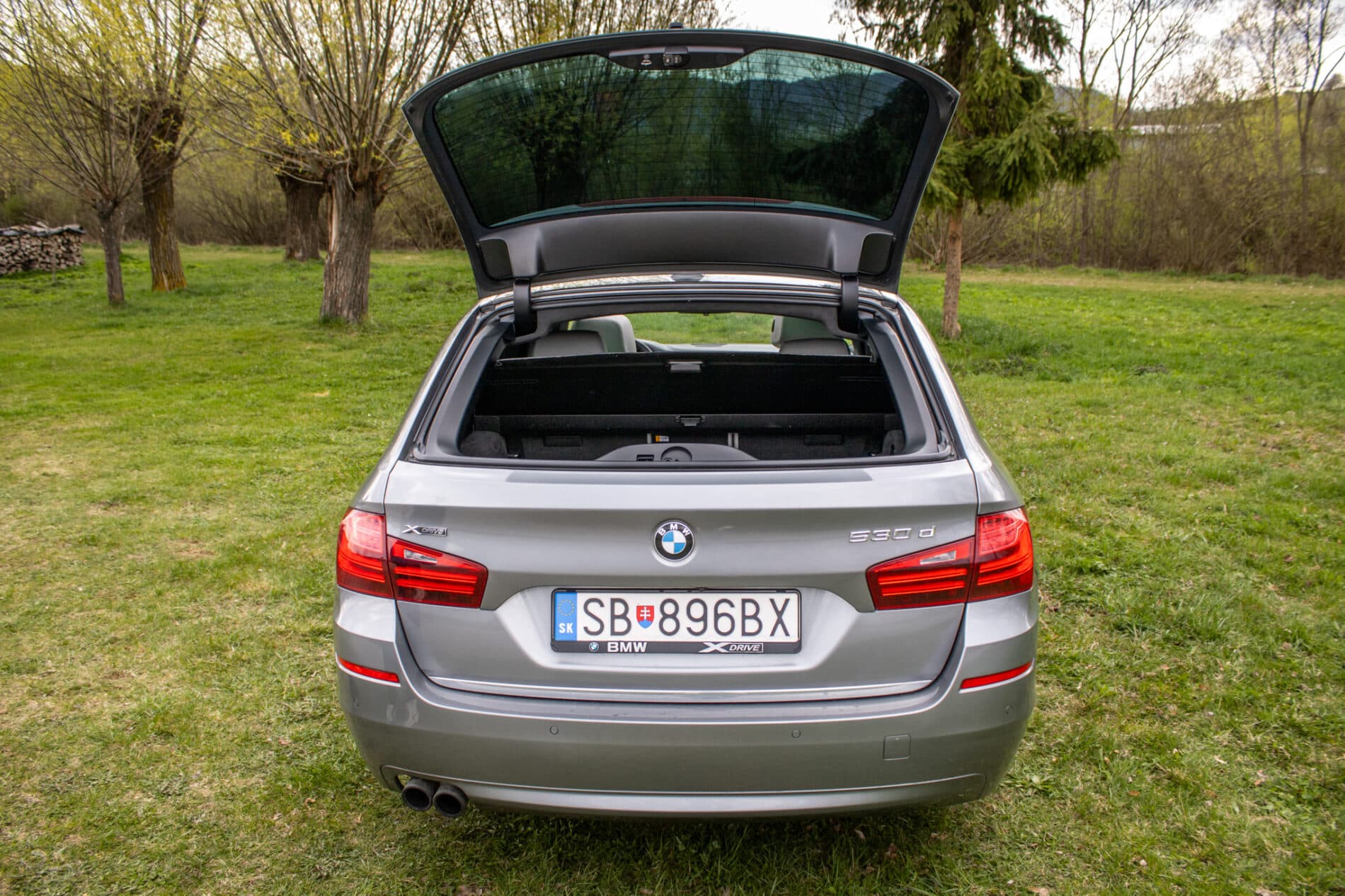 2014 BMW 530d, sivá kombi, 346 510 km