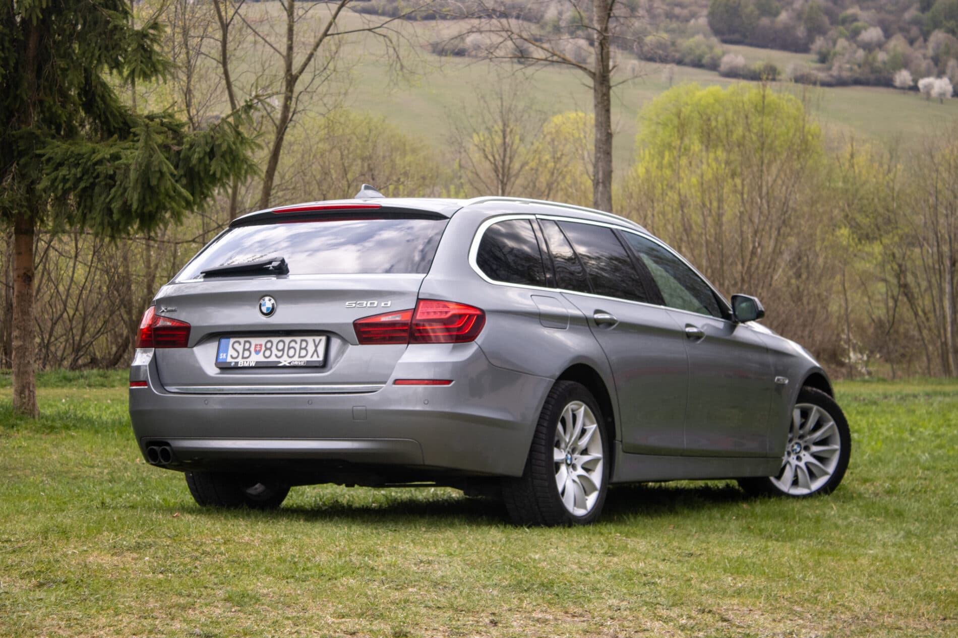 2014 BMW 530d, sivá kombi, 346 510 km