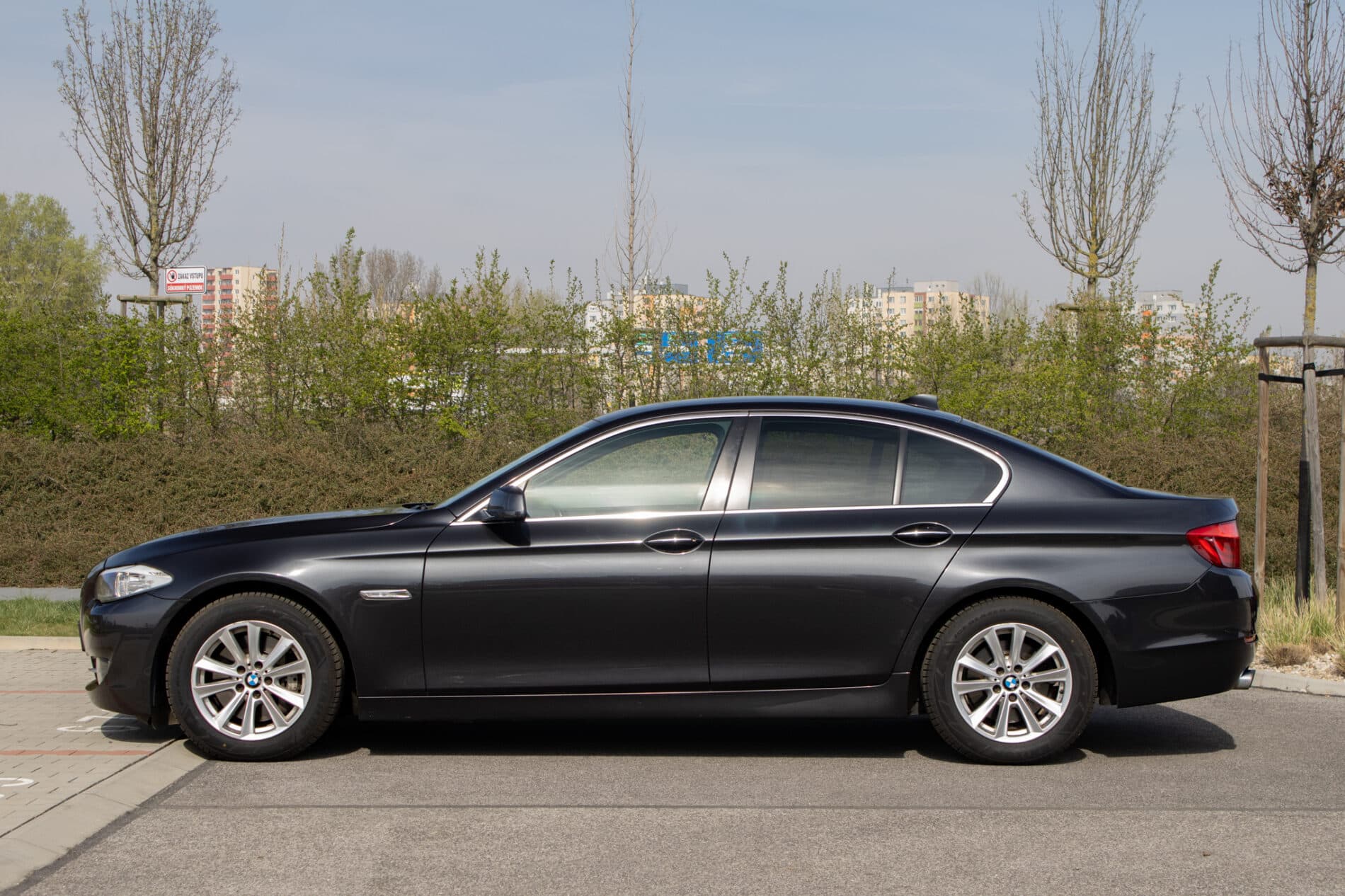 2013 BMW 528i, sivá sedan, 171 821 km