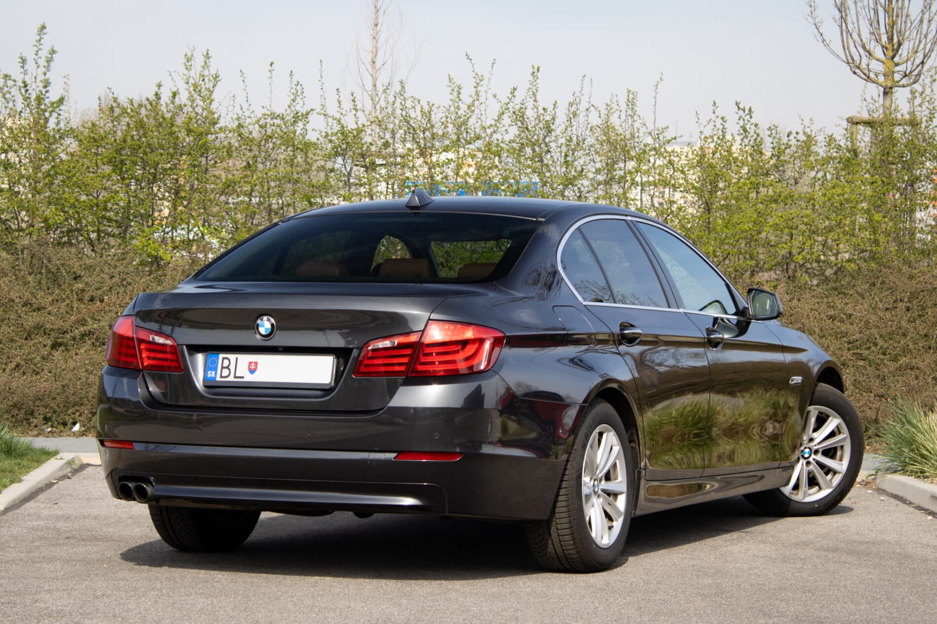 2013 BMW 528i, sivá sedan, 171 821 km