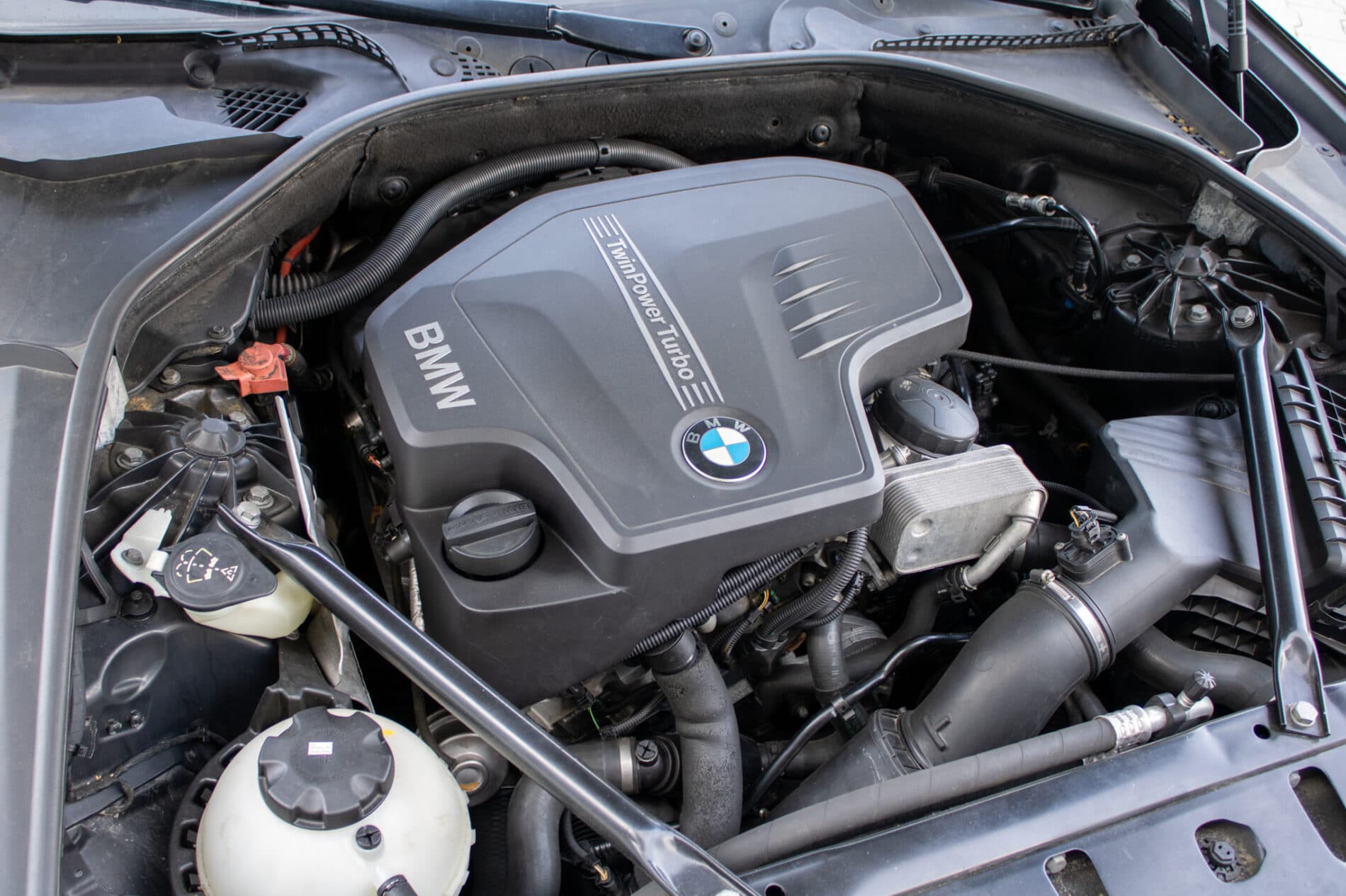 2013 BMW 528i, sivá sedan, 171 821 km