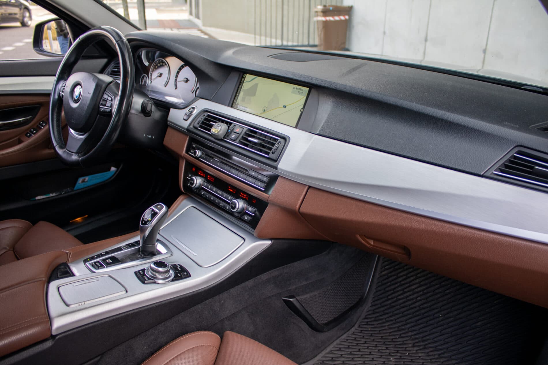 2013 BMW 528i, sivá sedan, 171 821 km