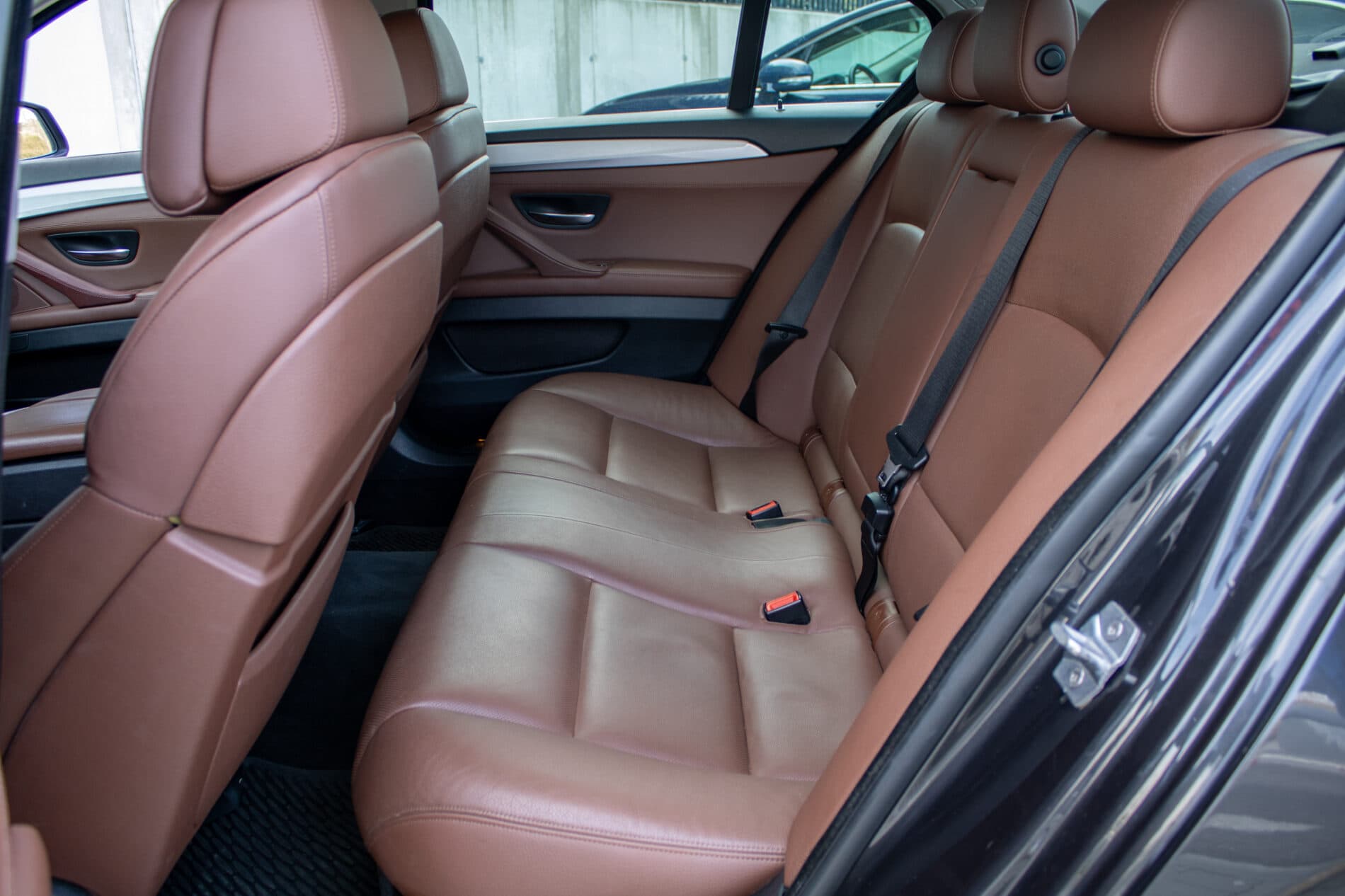 2013 BMW 528i, sivá sedan, 171 821 km