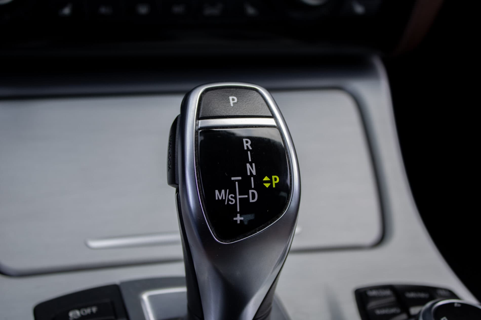 2013 BMW 528i, sivá sedan, 171 821 km