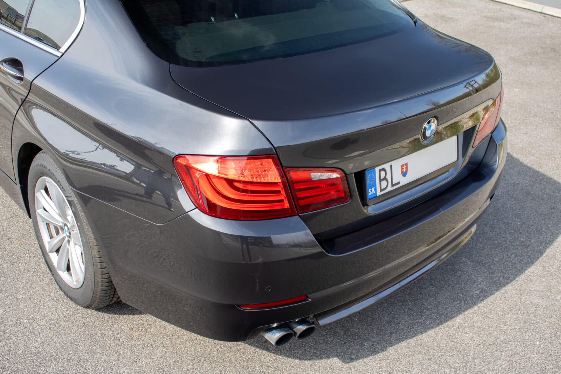 2013 BMW 528i, sivá sedan, 171 821 km