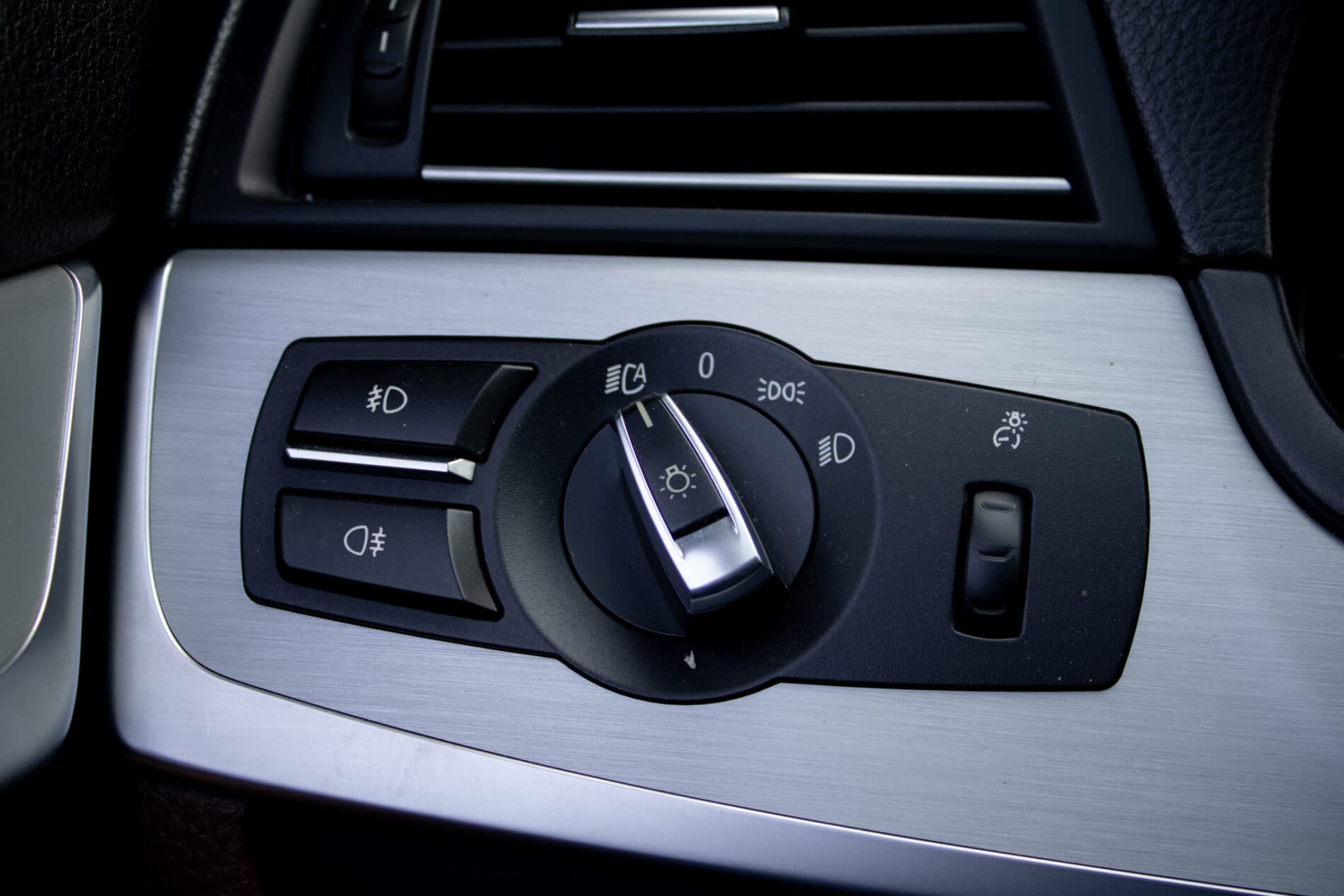 2013 BMW 528i, sivá sedan, 171 821 km