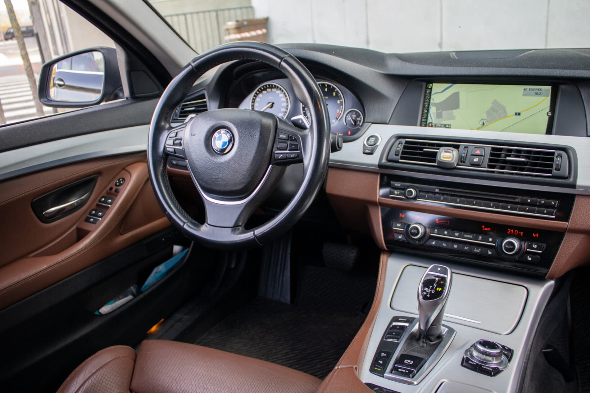 2013 BMW 528i, sivá sedan, 171 821 km