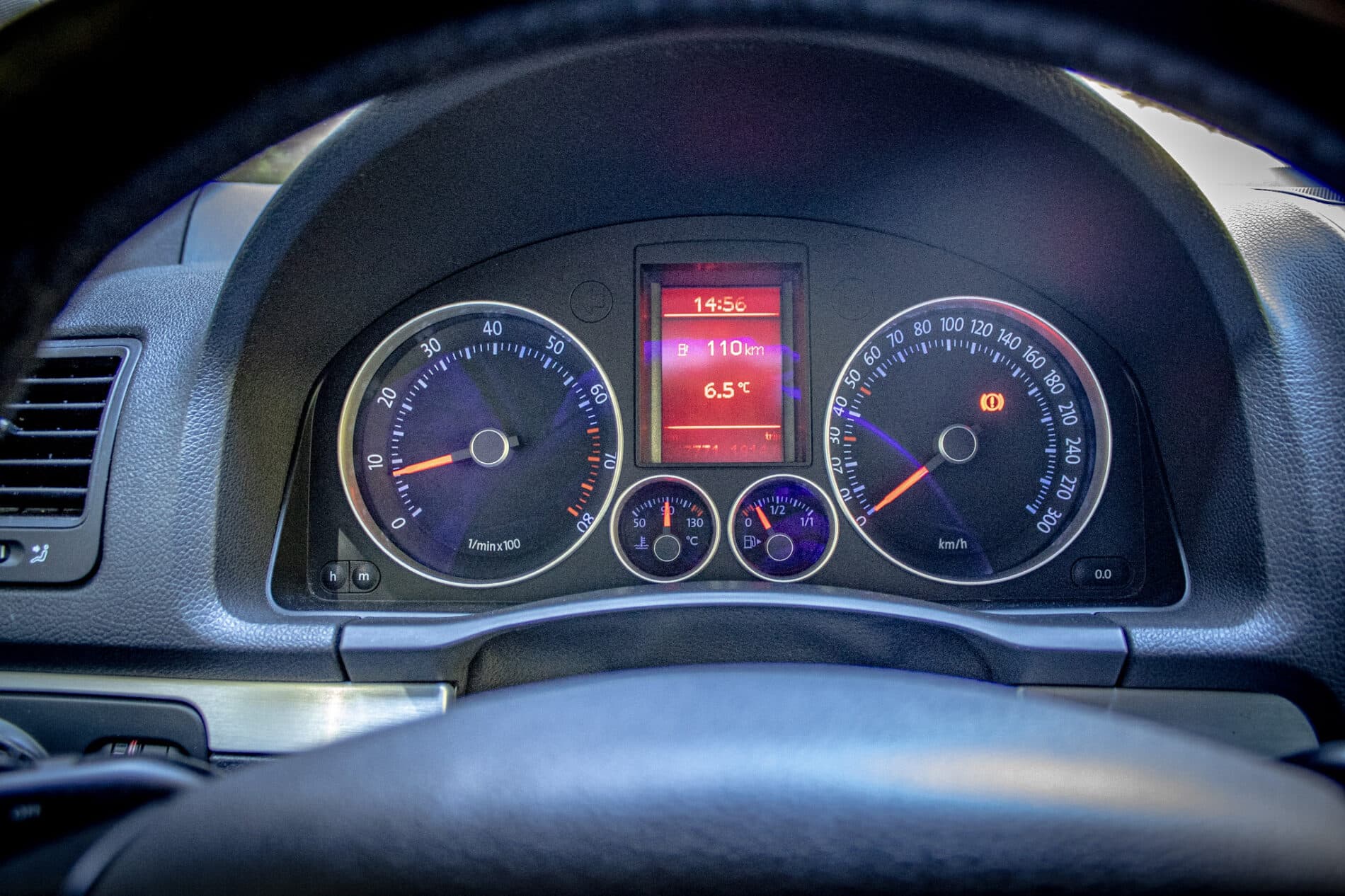 2005 Volkswagen Golf GTI, fialová hatchback, 262 667 km