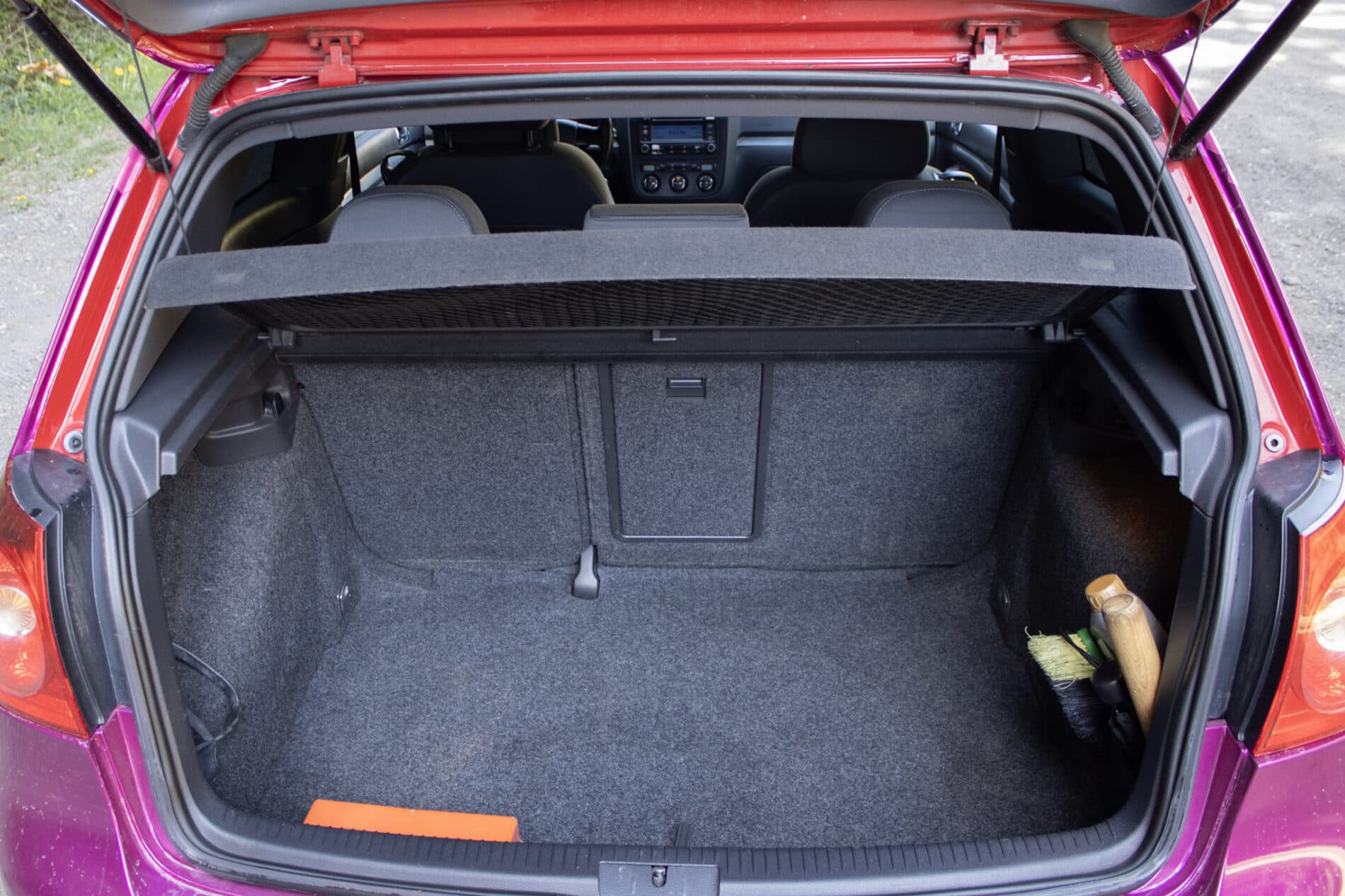 2005 Volkswagen Golf GTI, fialová hatchback, 262 667 km