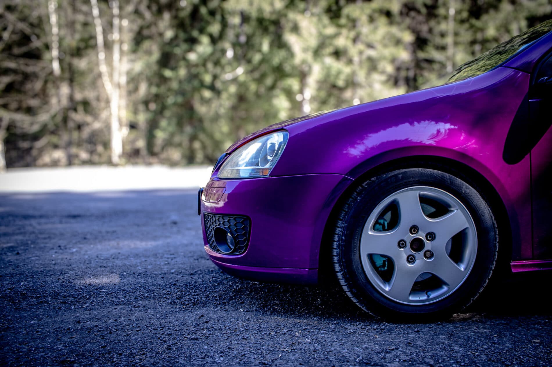 2005 Volkswagen Golf GTI, fialová hatchback, 262 667 km