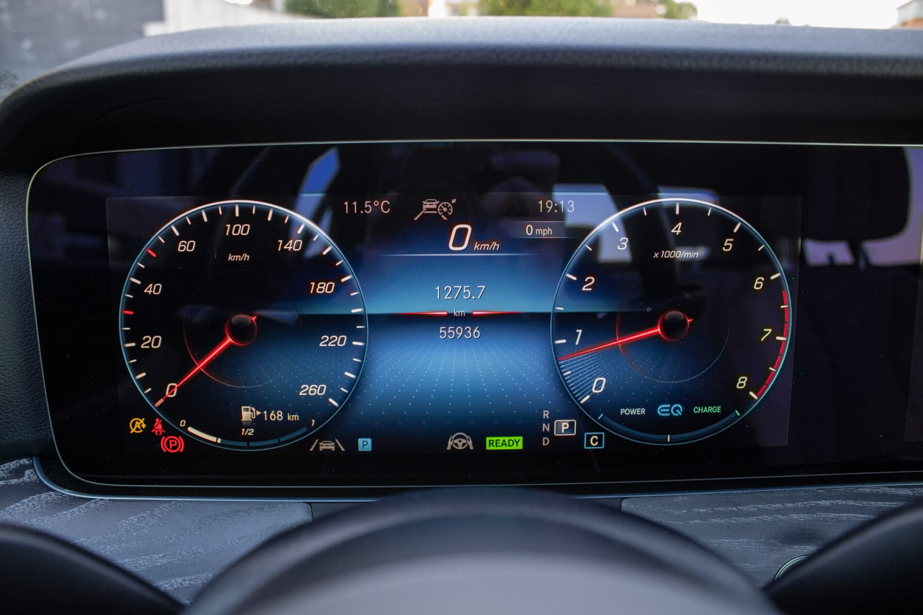 2021 Mercedes-Benz E 300, sivá sedan, 55 936 km