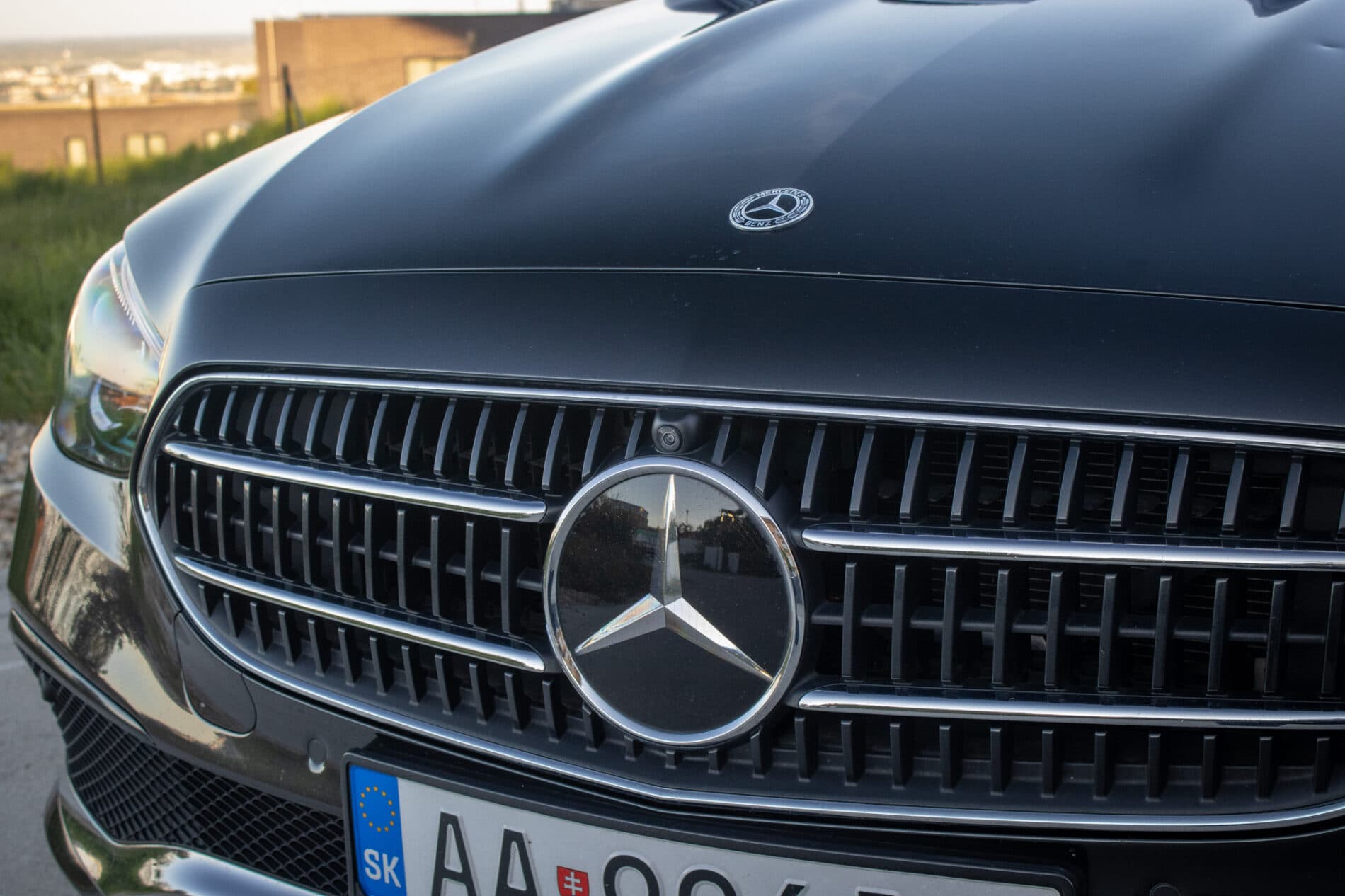 2021 Mercedes-Benz E 300, sivá sedan, 55 936 km